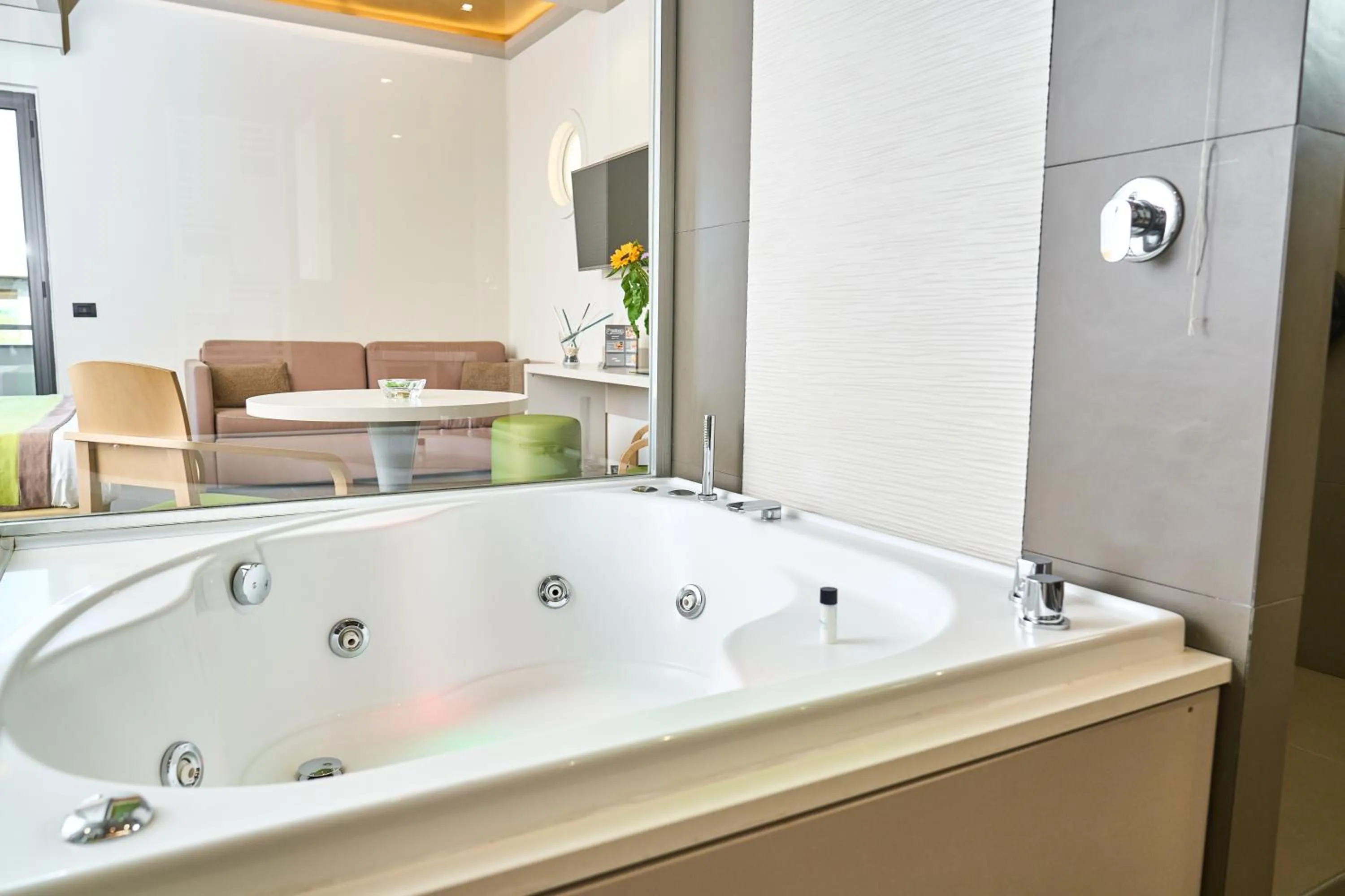 Hot Tub in Hotel Miramare