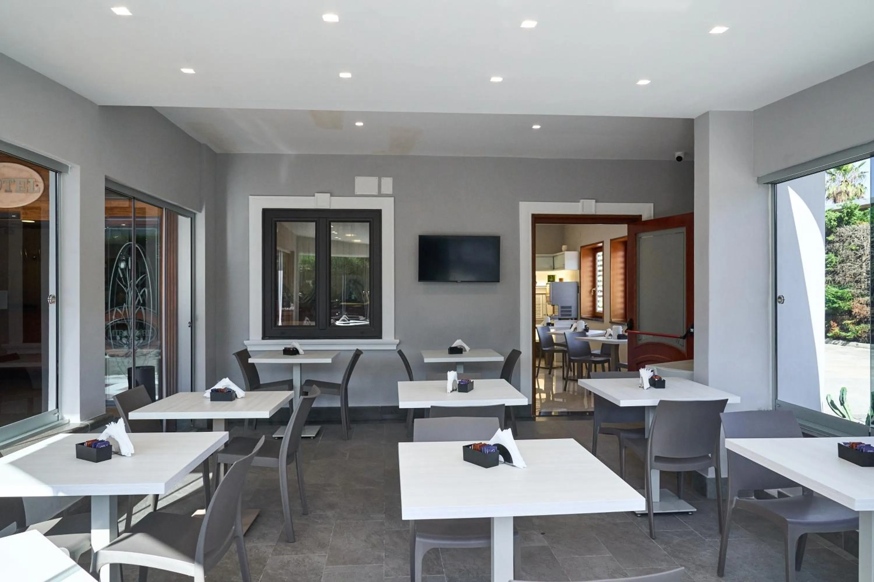 Restaurant/places to eat in Hotel Miramare