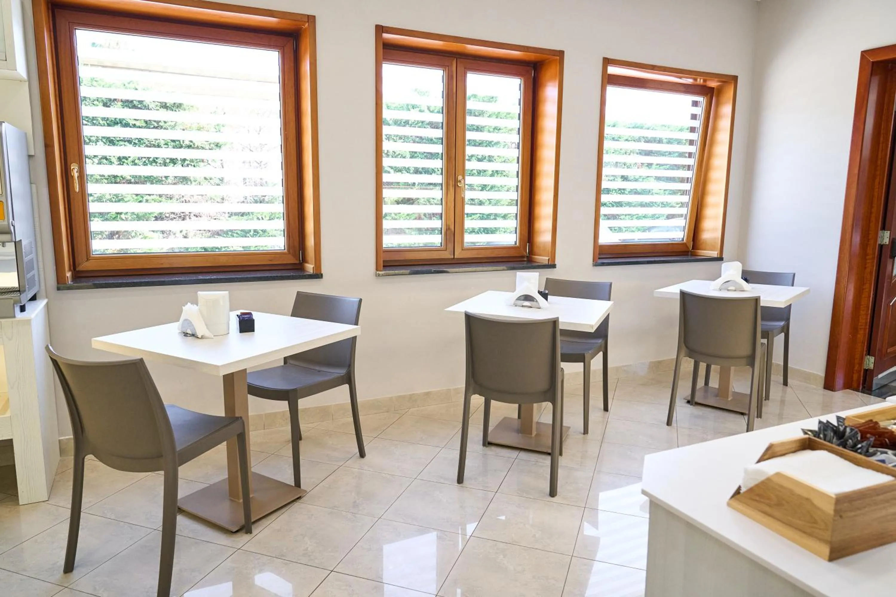 Restaurant/places to eat in Hotel Miramare