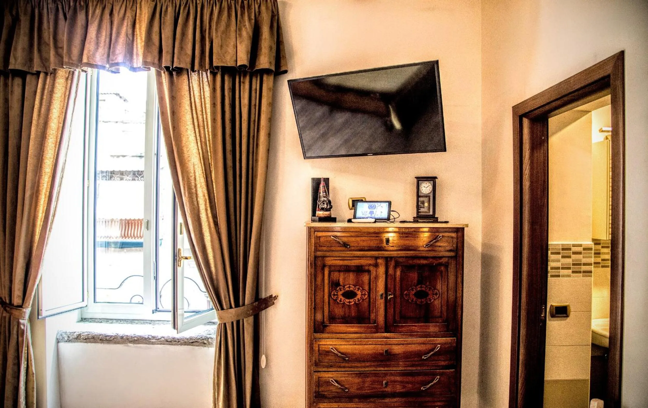 Decorative detail in San Gennaro B&B