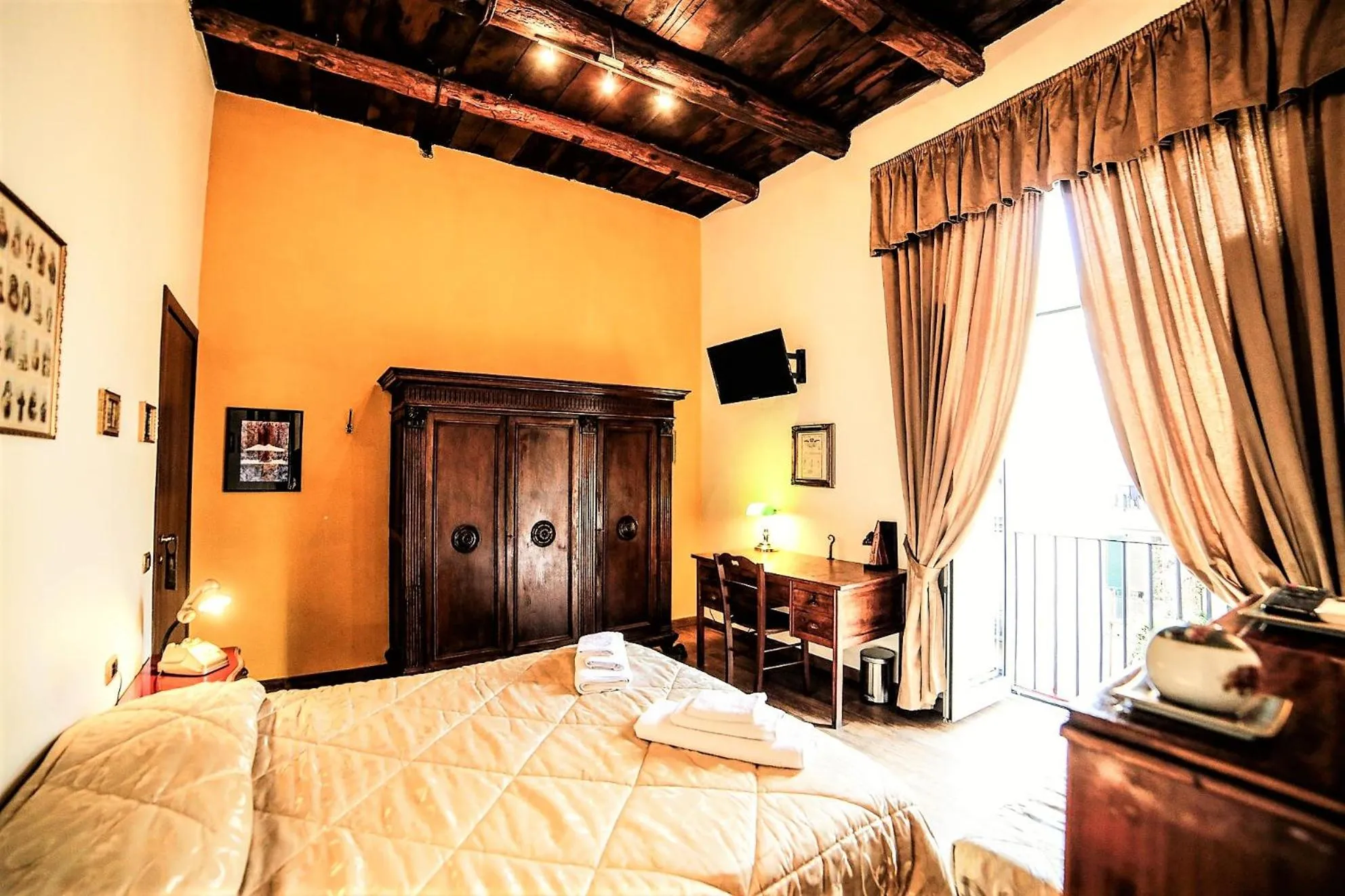 Bed in San Gennaro B&B