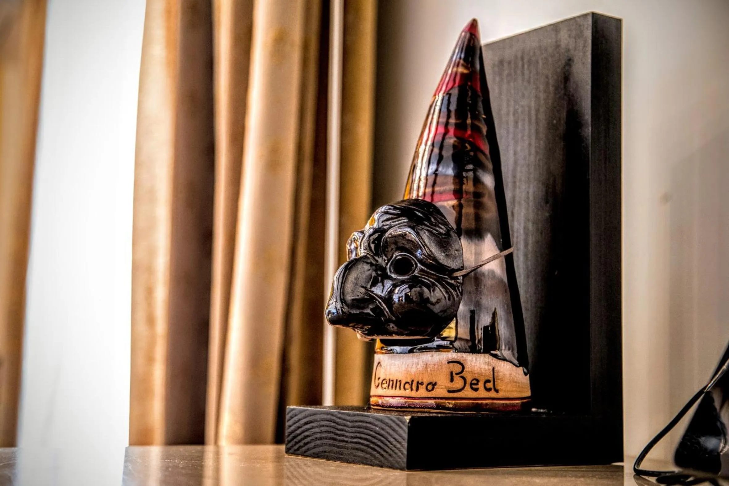 Decorative detail in San Gennaro B&B