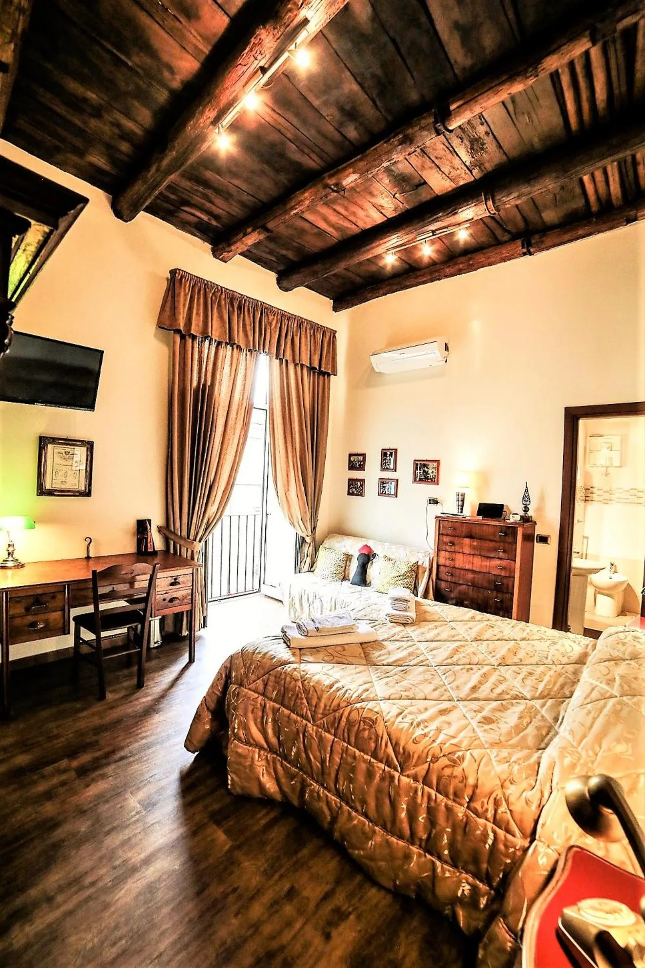 Bed in San Gennaro B&B