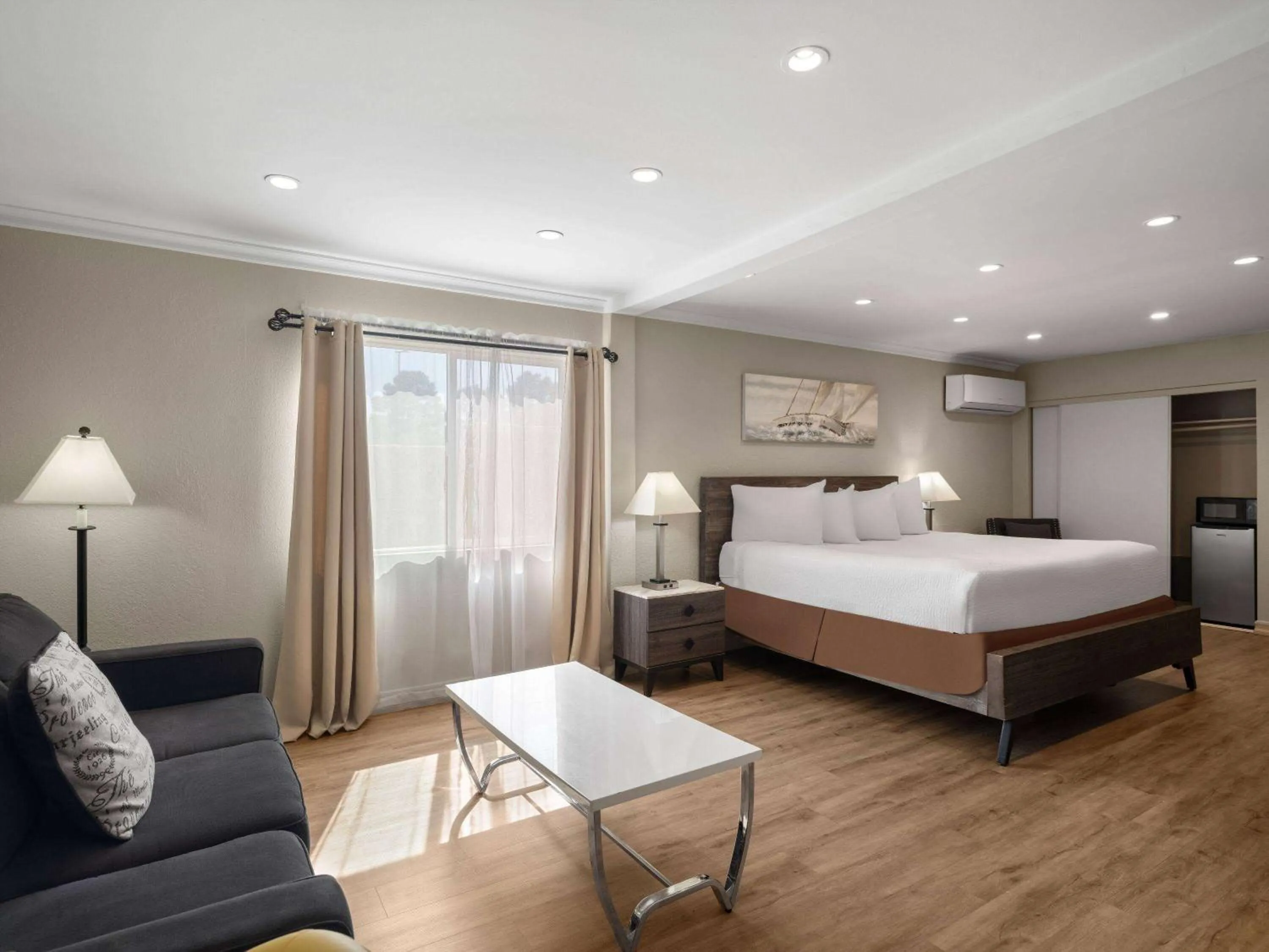 Bed in Days Inn by Wyndham Las Vegas Airport Near the Strip