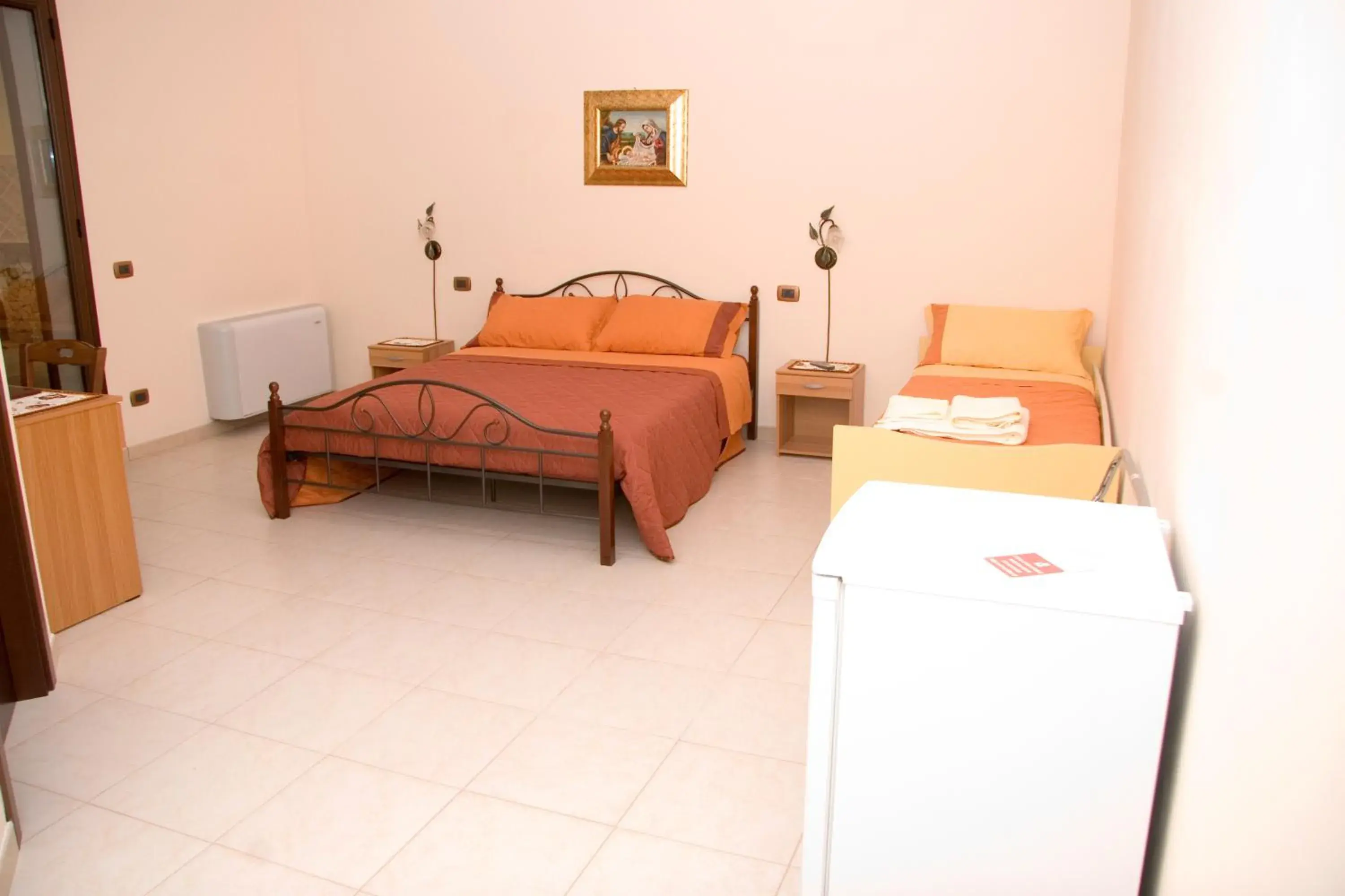 Triple Room with Terrace in Villa Jolanda & Carmelo Triple Room with Terrace in Villa Jolanda & Carmelo