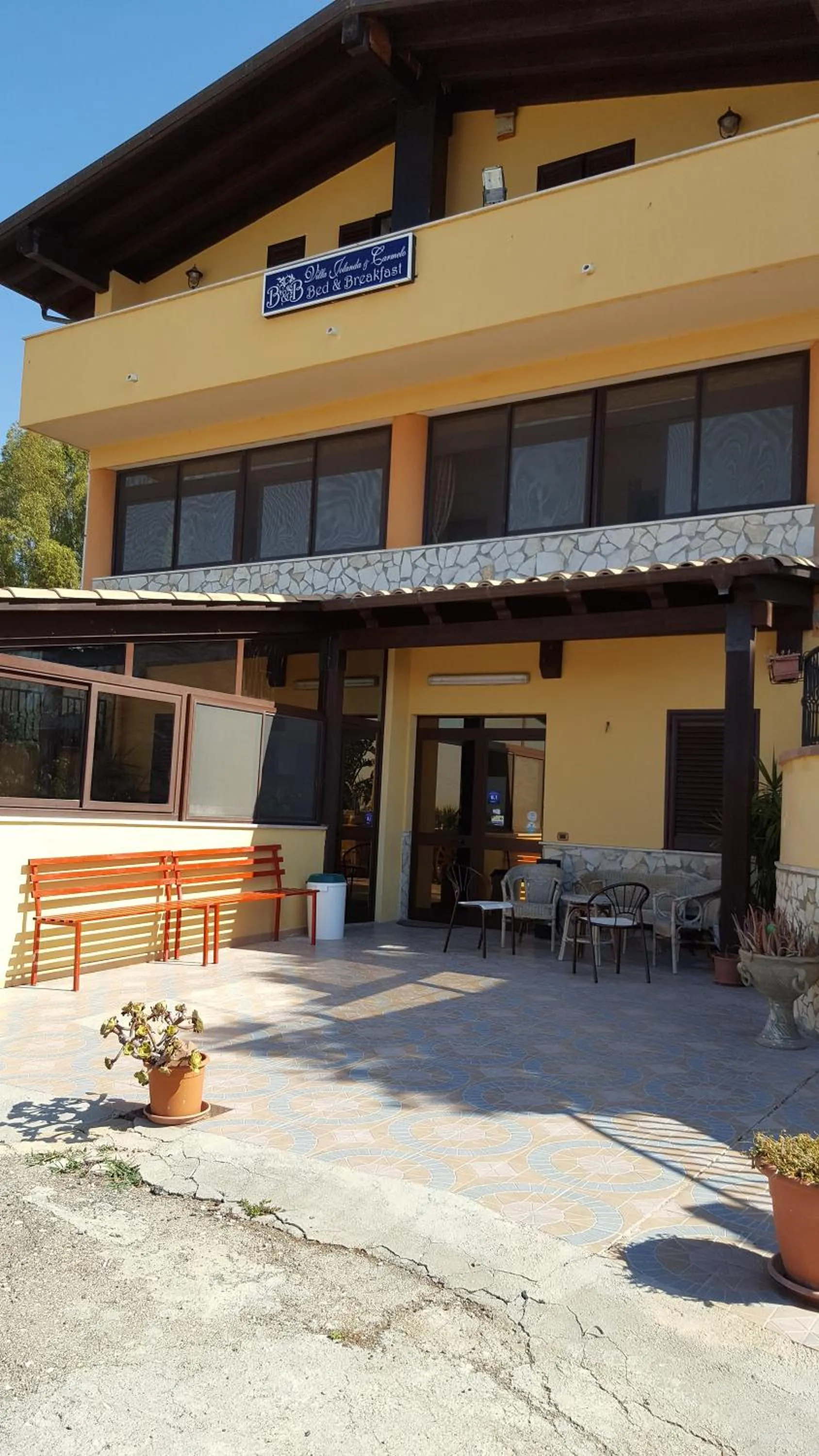 Facade/entrance in Villa Jolanda & Carmelo