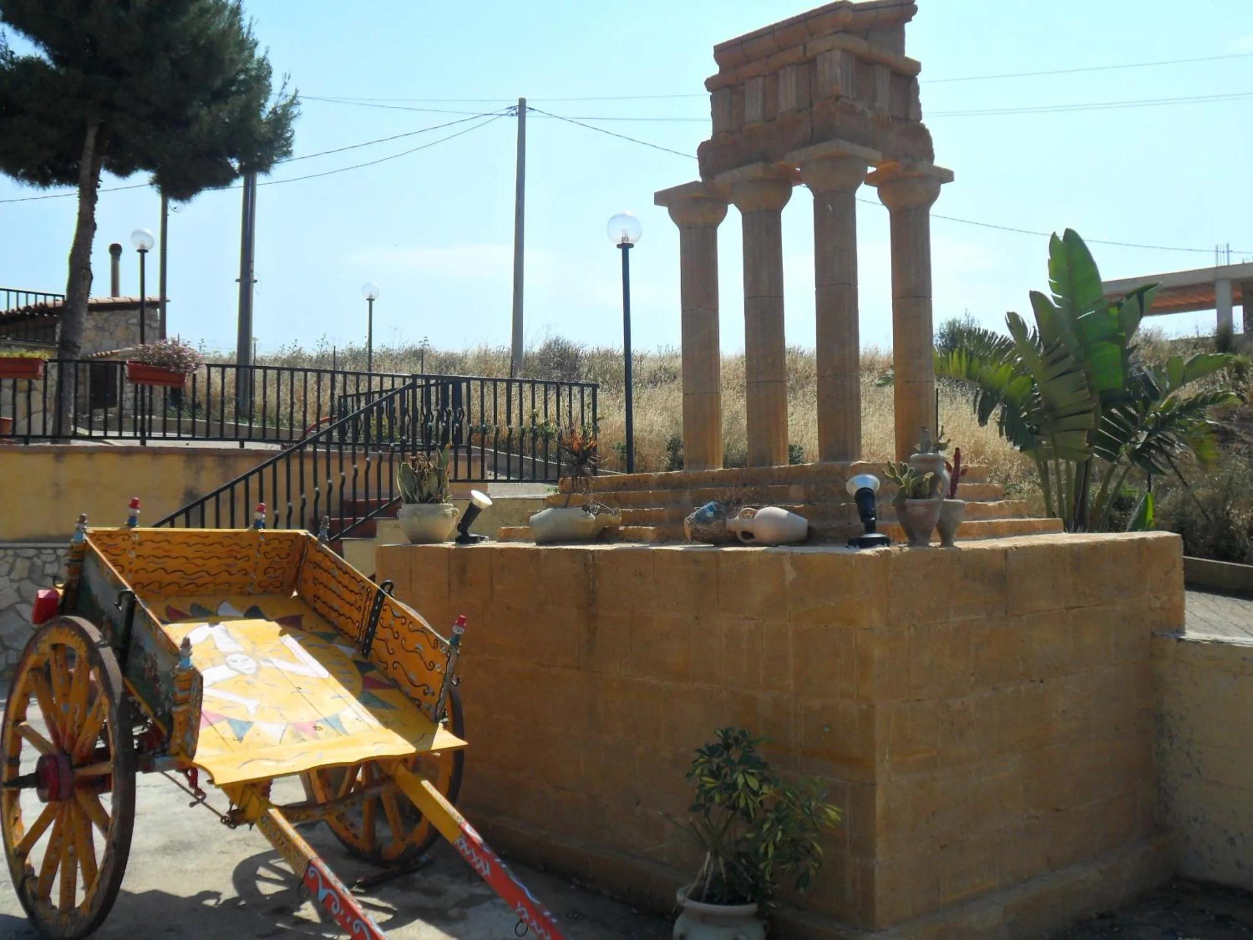 Property building in Villa Jolanda & Carmelo