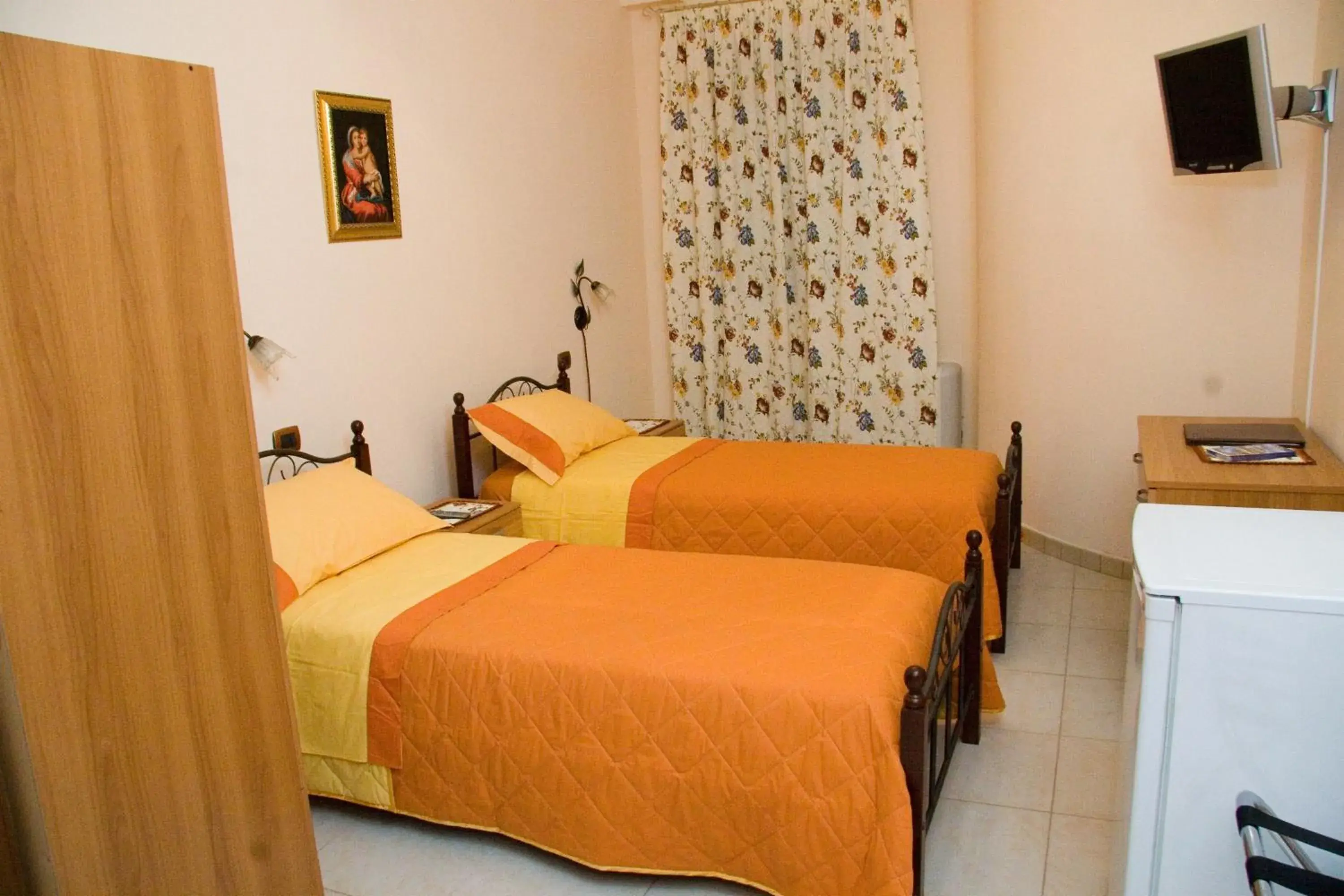 Twin Room in Villa Jolanda & Carmelo Twin Room in Villa Jolanda & Carmelo