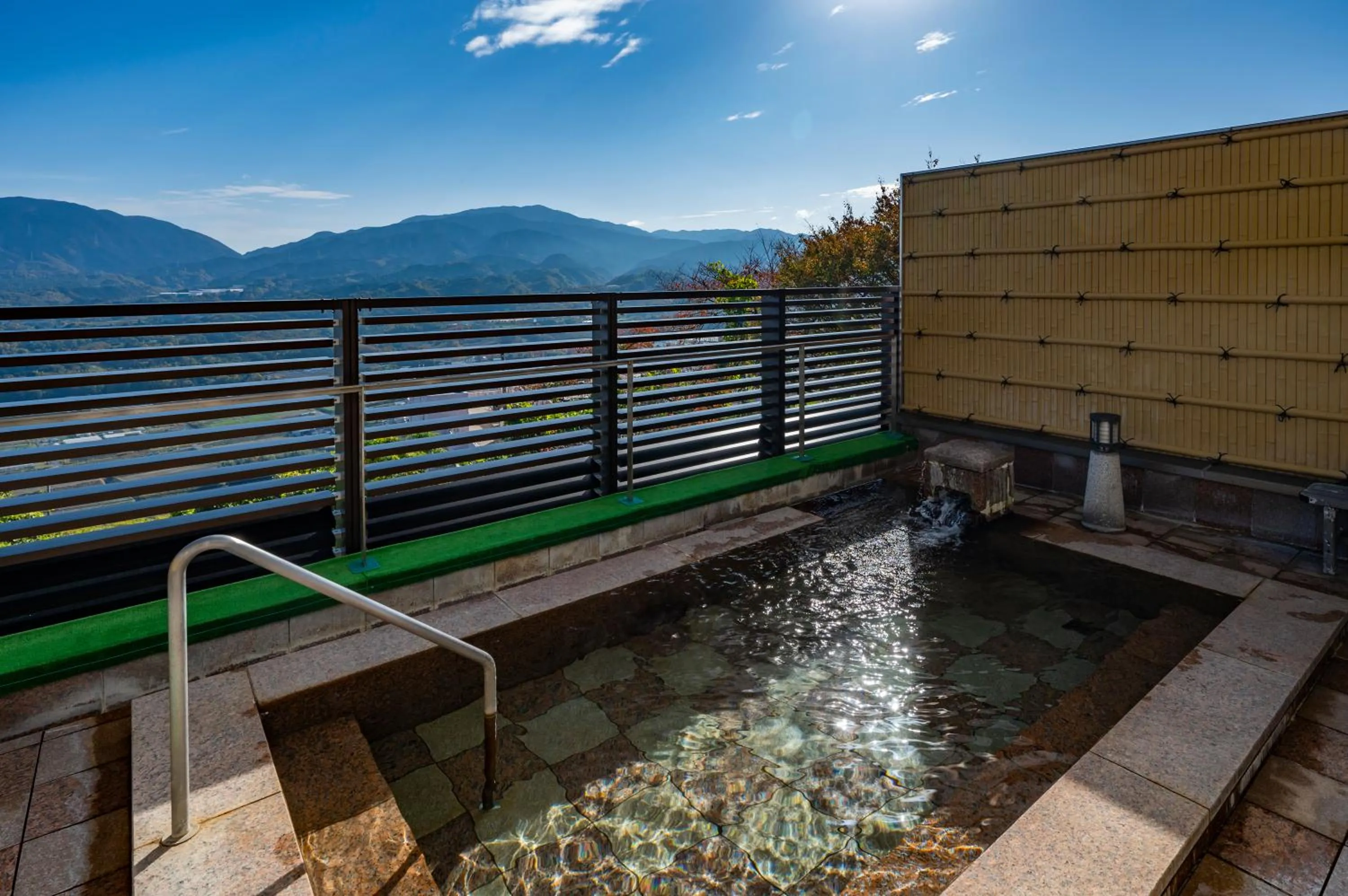 Hot Spring Bath in KAMENOI HOTEL Tondabayashi