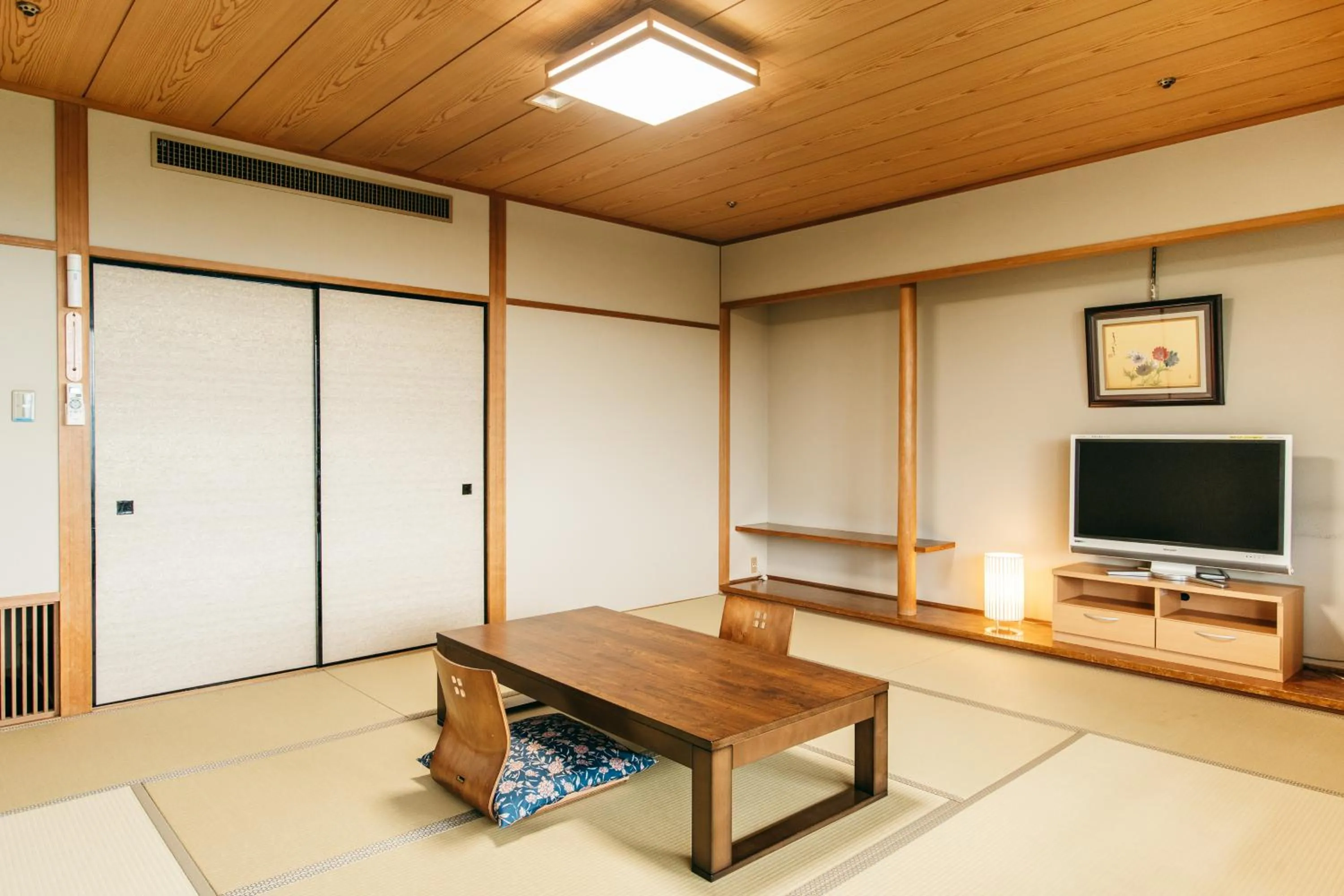 Photo of the whole room in KAMENOI HOTEL Tondabayashi