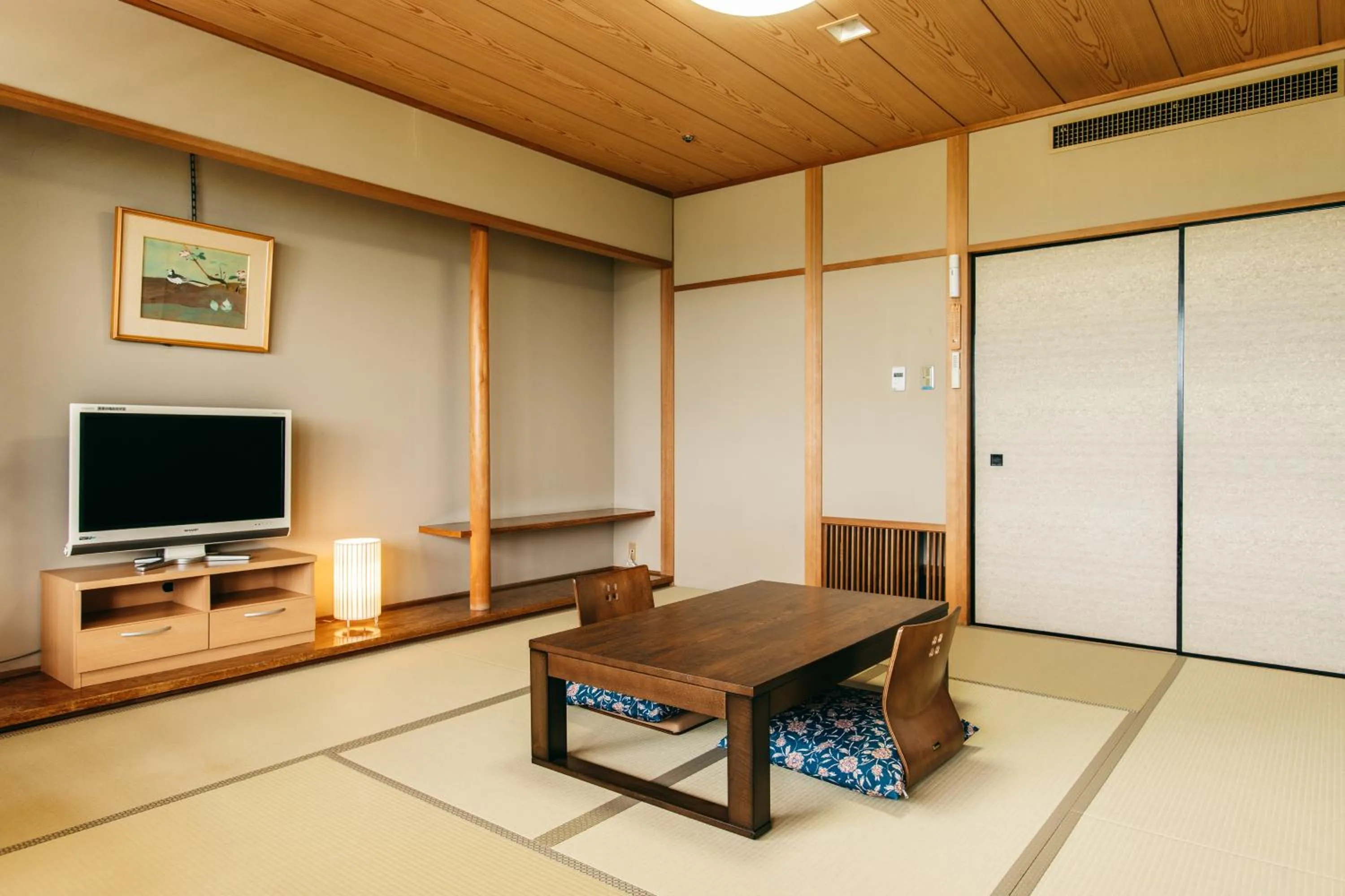 Photo of the whole room in KAMENOI HOTEL Tondabayashi