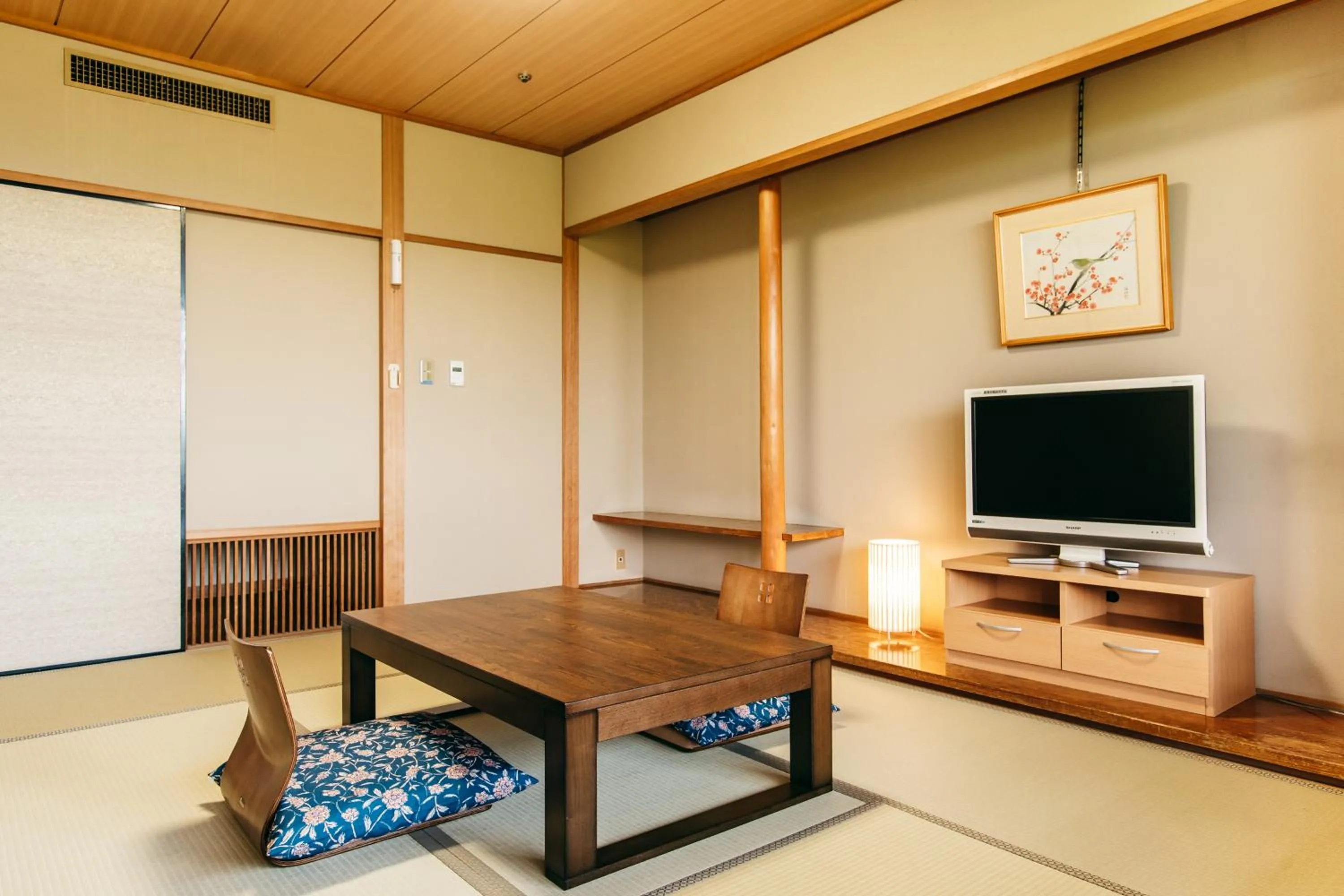 Photo of the whole room in KAMENOI HOTEL Tondabayashi