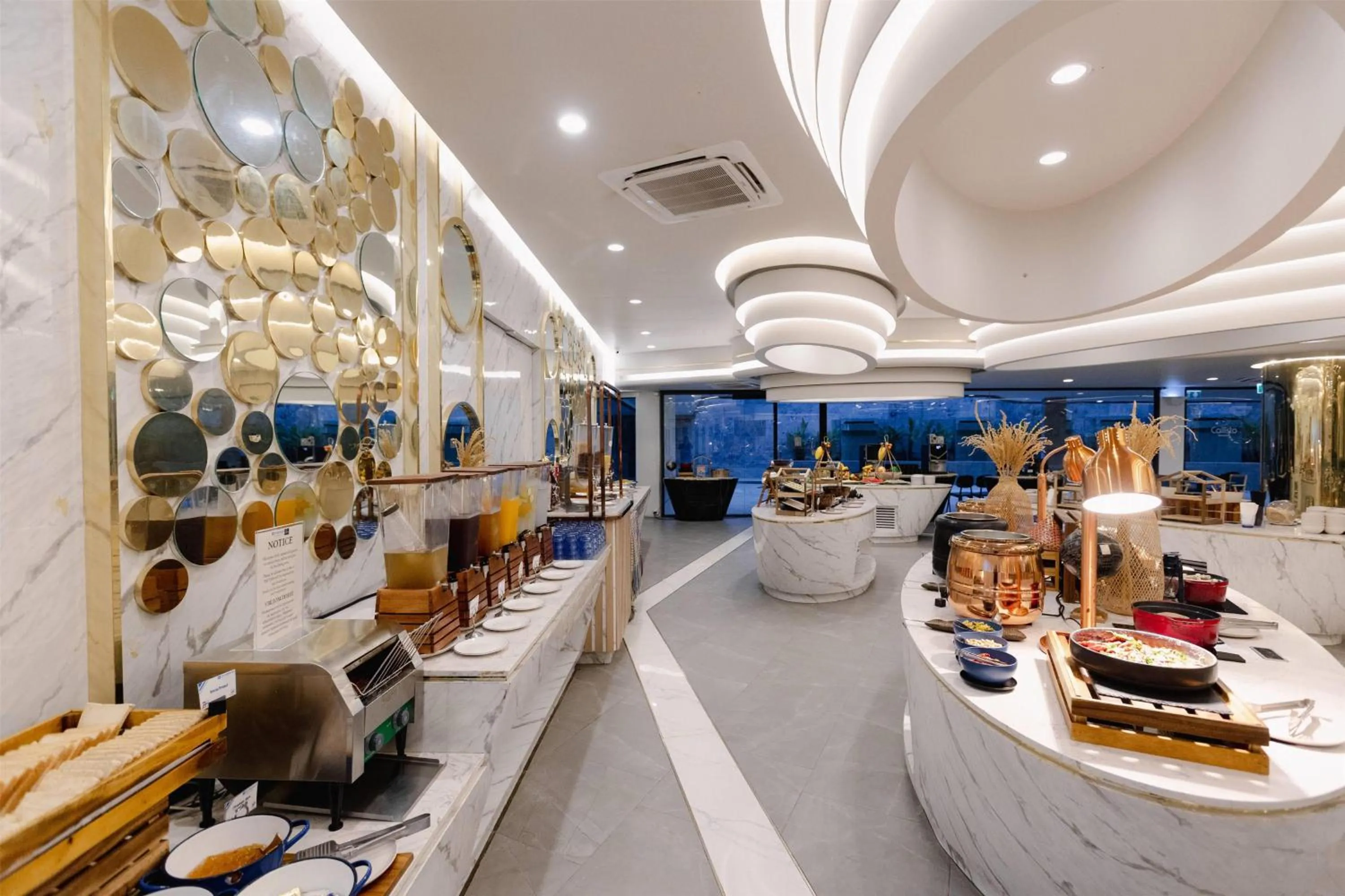 Restaurant/places to eat in Wyndham La Vita Rawai Phuket