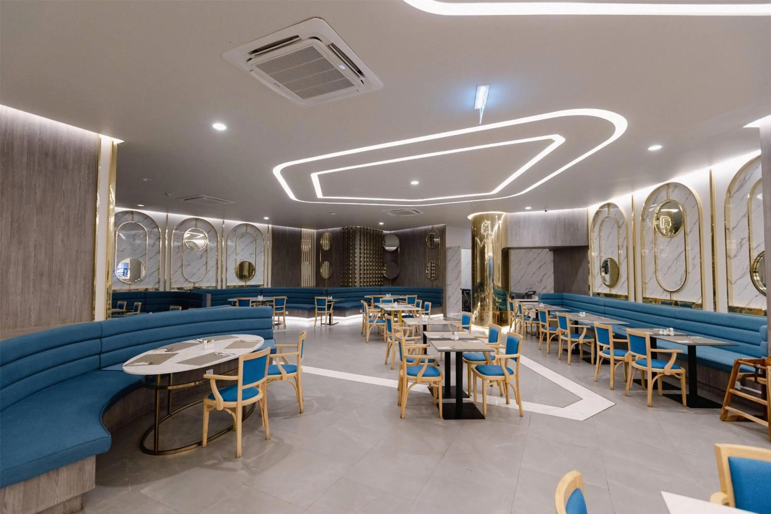 Restaurant/places to eat in Wyndham La Vita Rawai Phuket