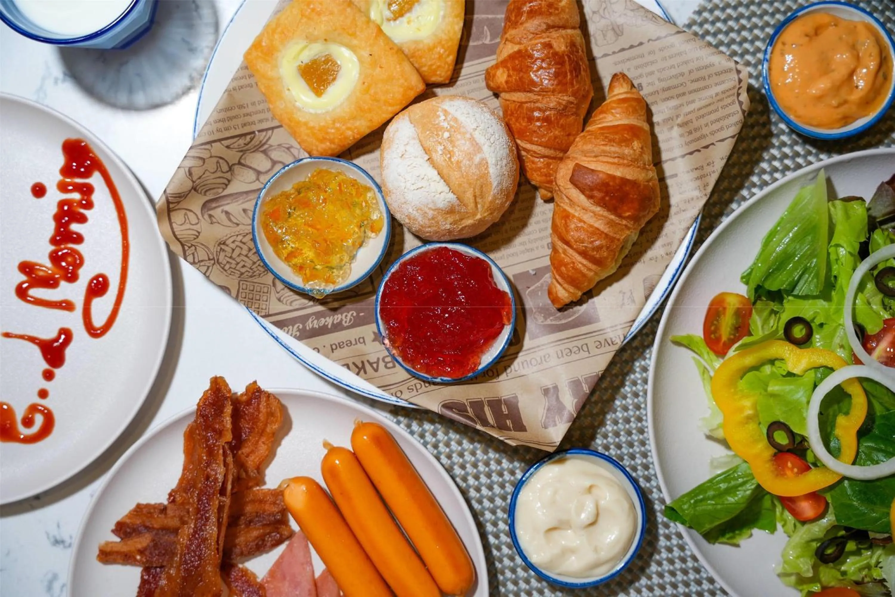 Restaurant/places to eat in Wyndham La Vita Rawai Phuket