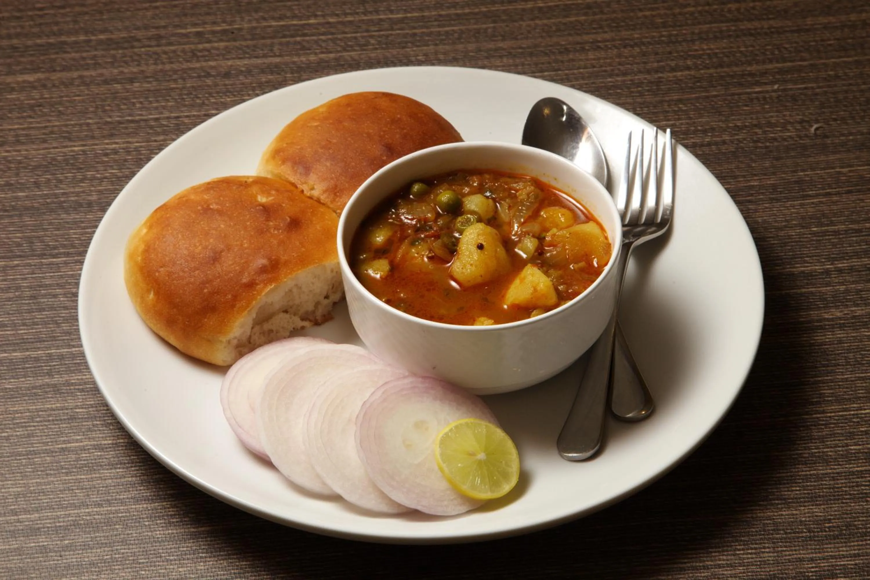 Restaurant/places to eat in Hotel Grand Kadamba