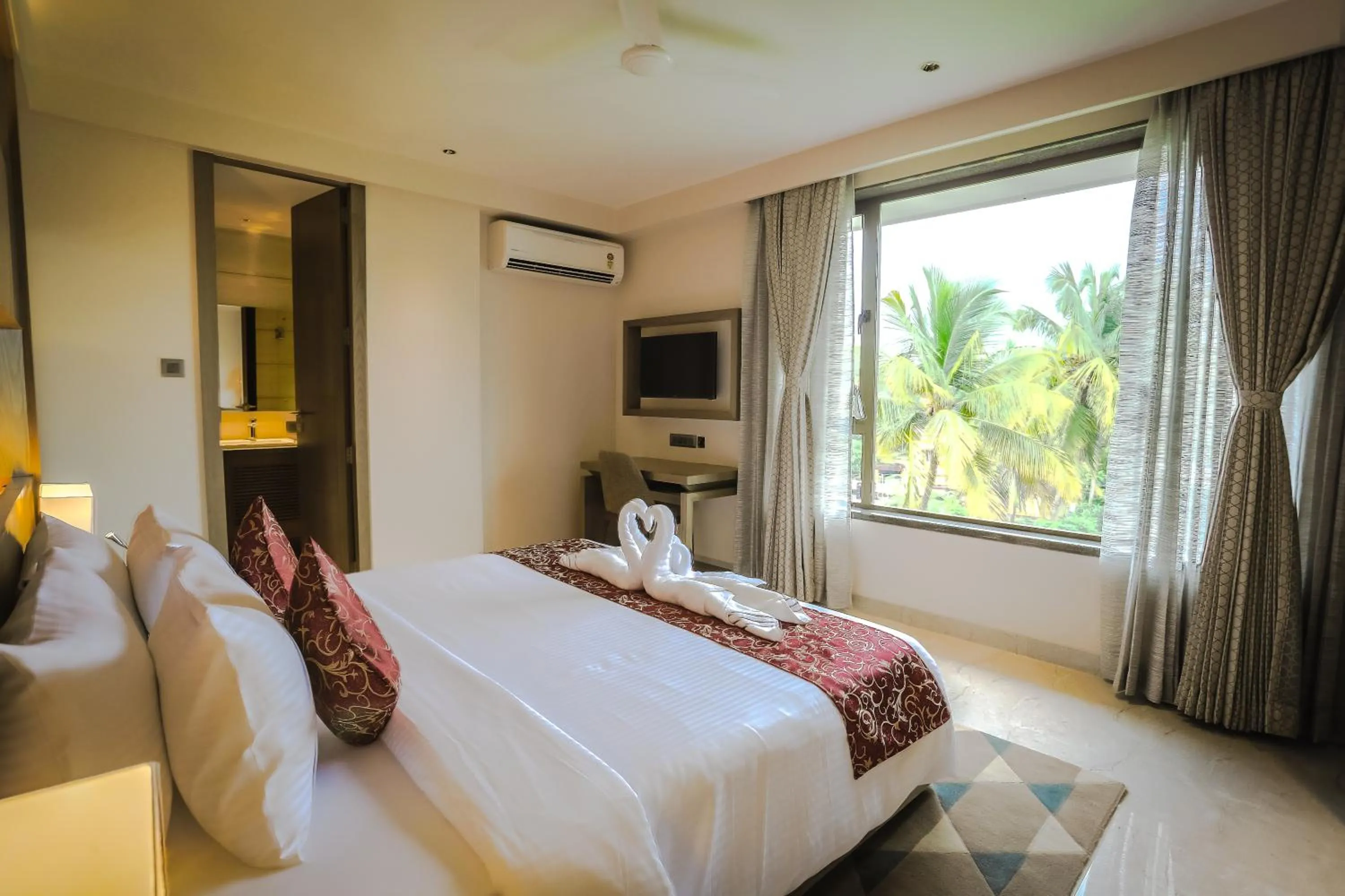 Bed in Hotel Grand Kadamba