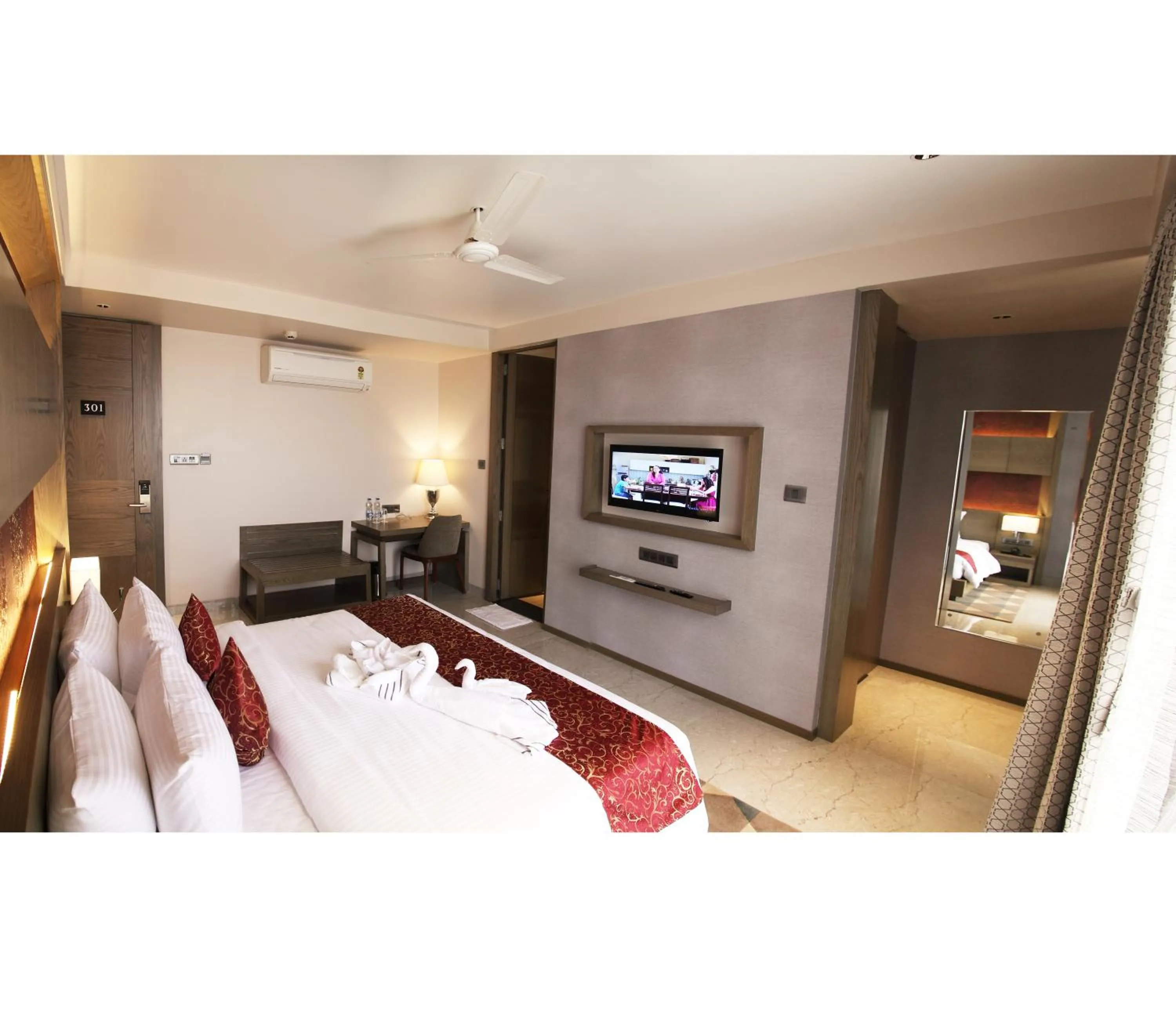 Bed in Hotel Grand Kadamba
