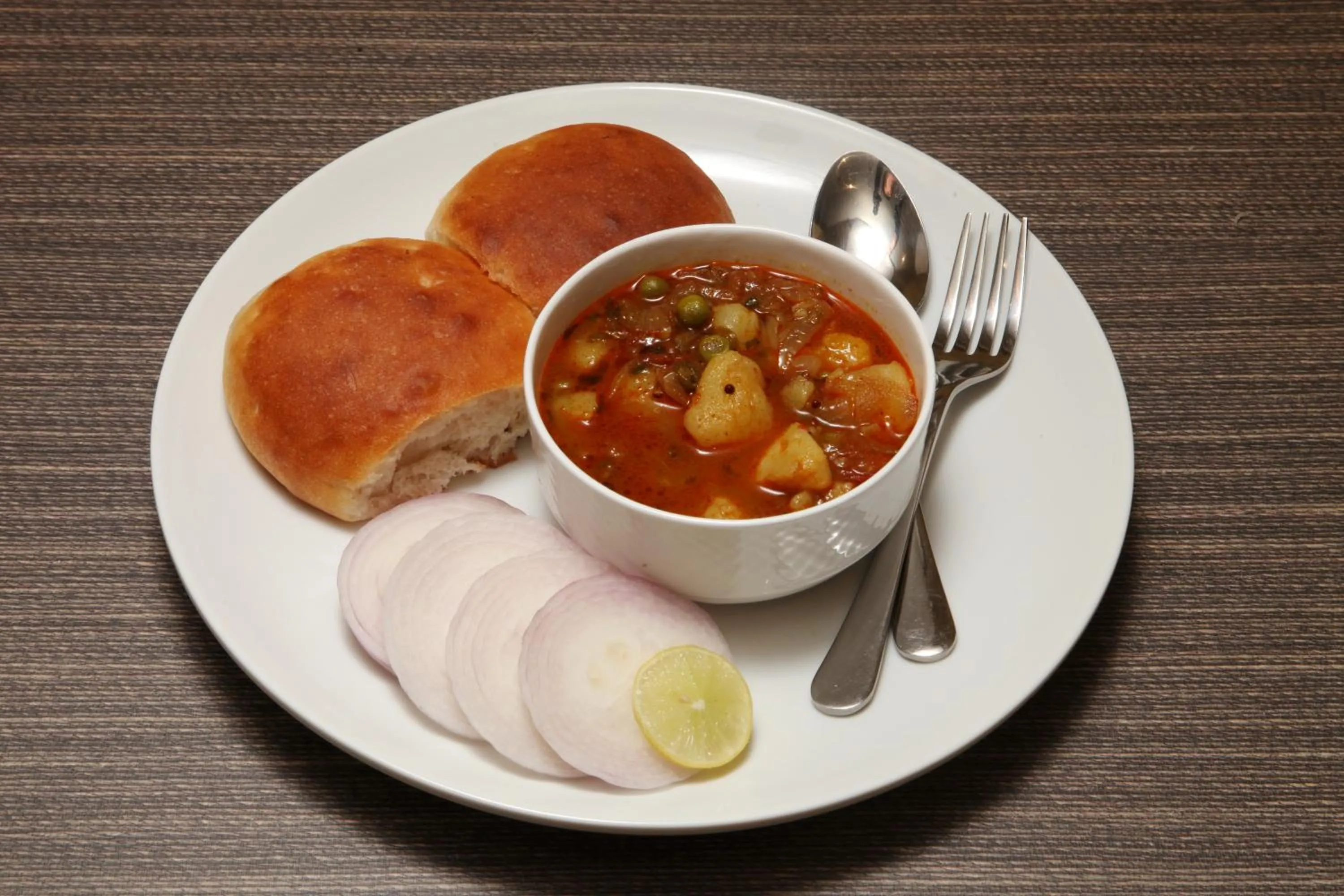 Restaurant/places to eat in Hotel Grand Kadamba