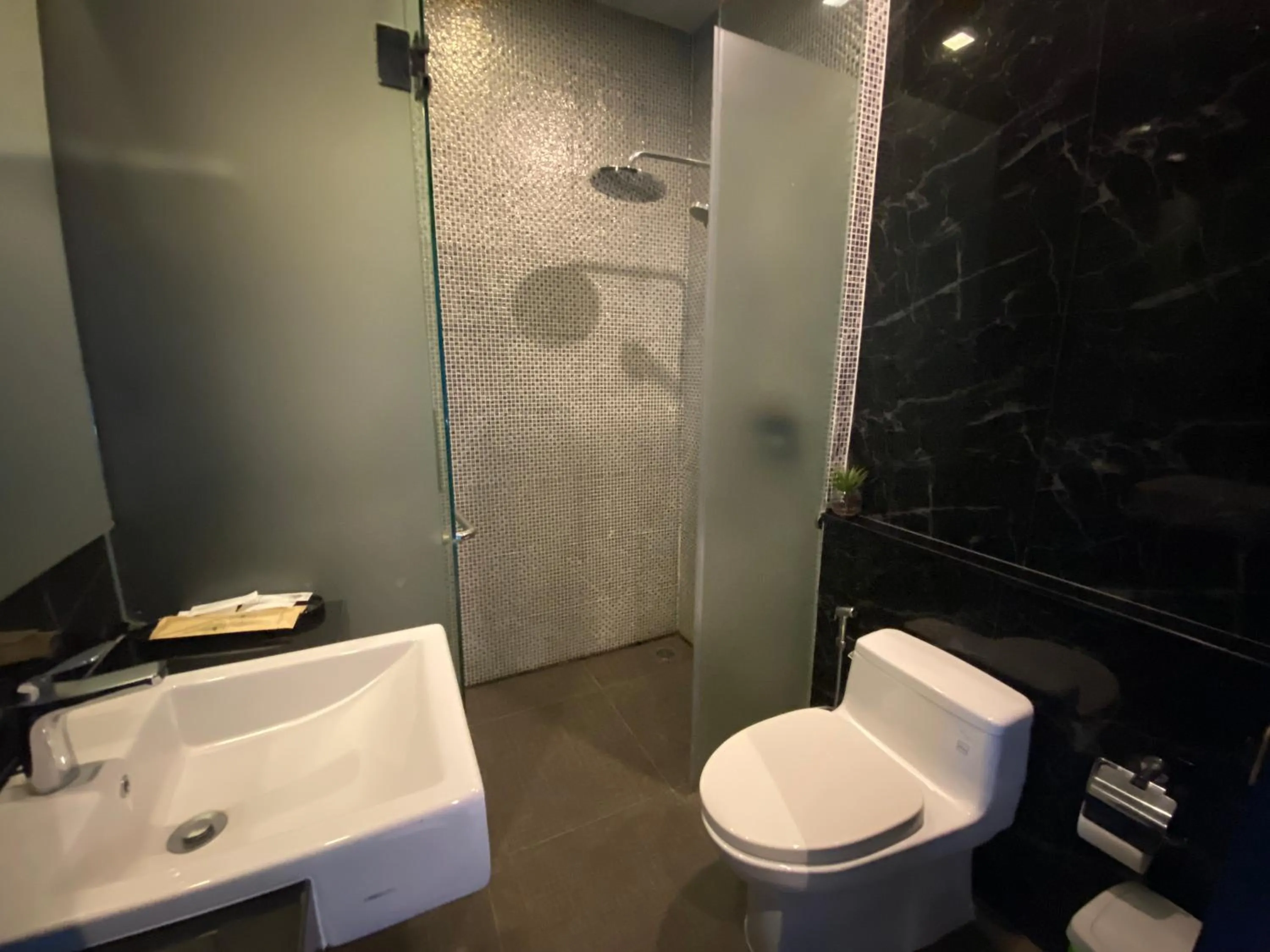 Toilet in Phuket View Coffee and Resort