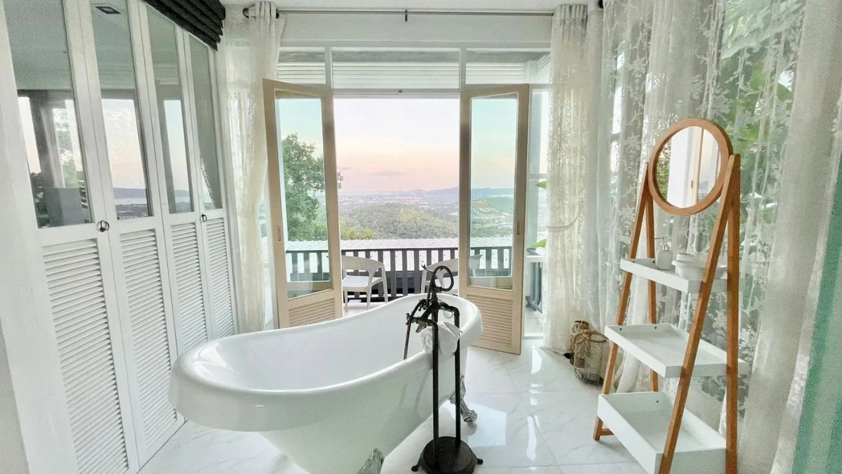 Bath in Phuket View Coffee and Resort