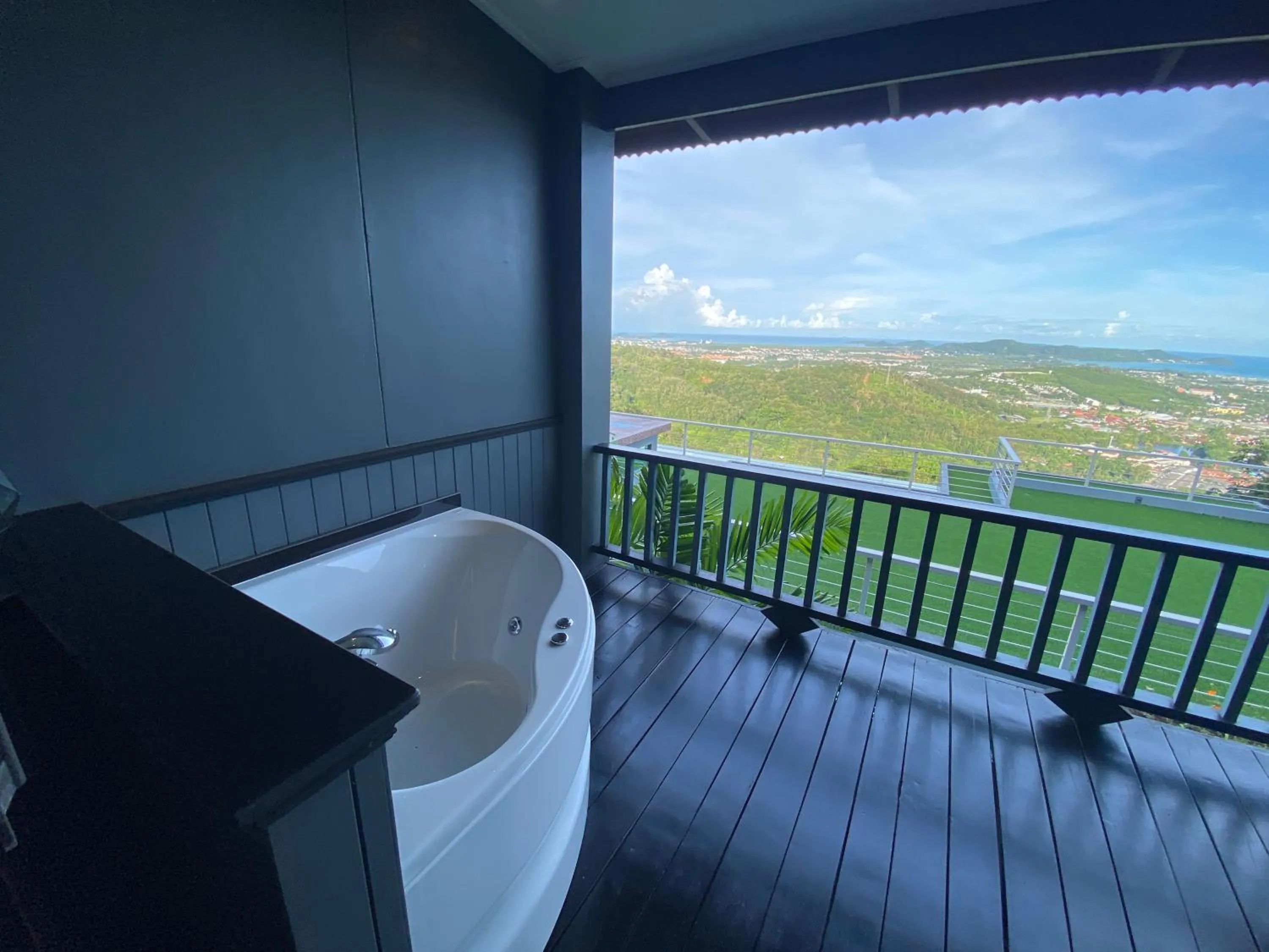 Hot Tub in Phuket View Coffee and Resort