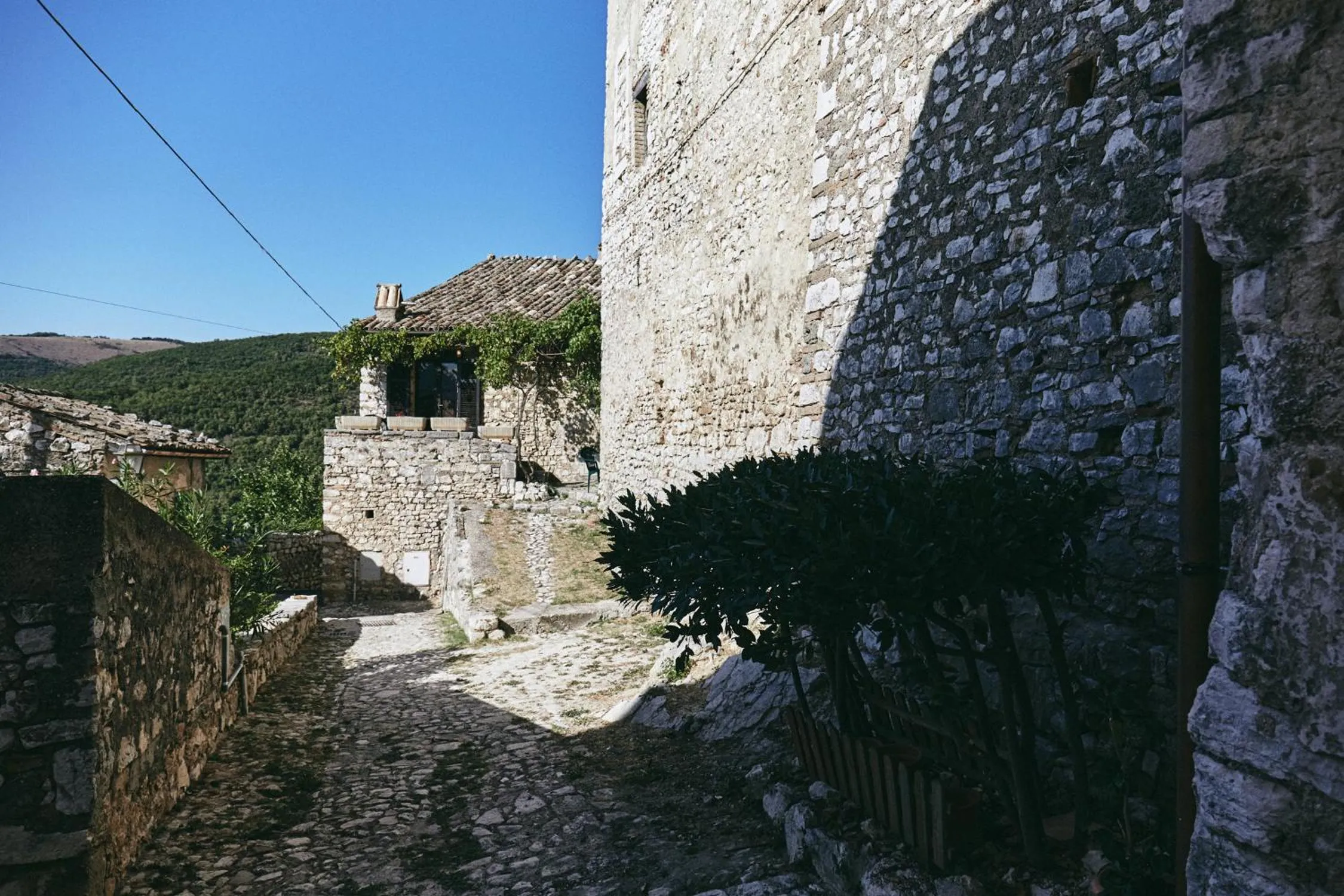 Text overlay in Albergo Diffuso Crispolti