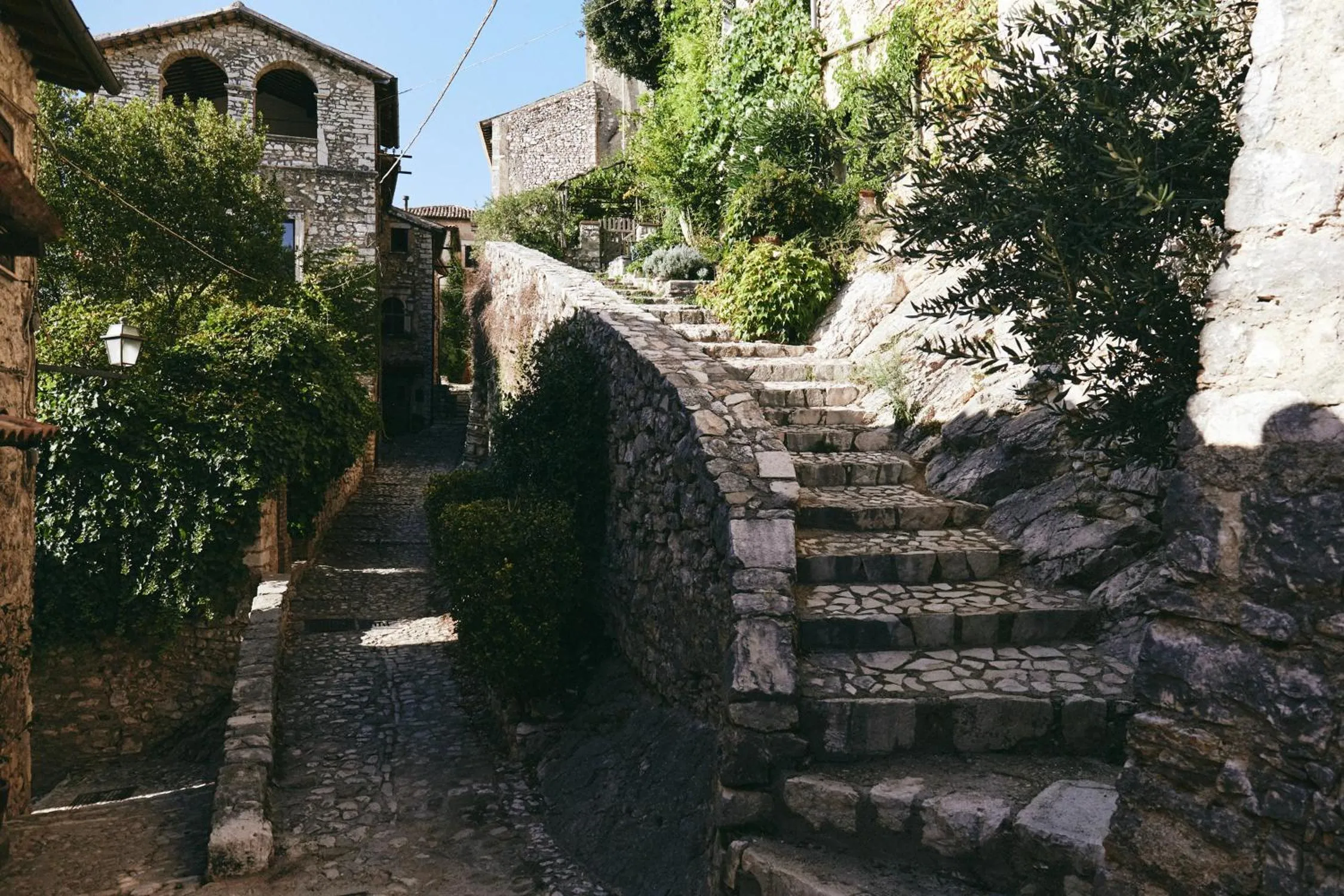 Text overlay in Albergo Diffuso Crispolti