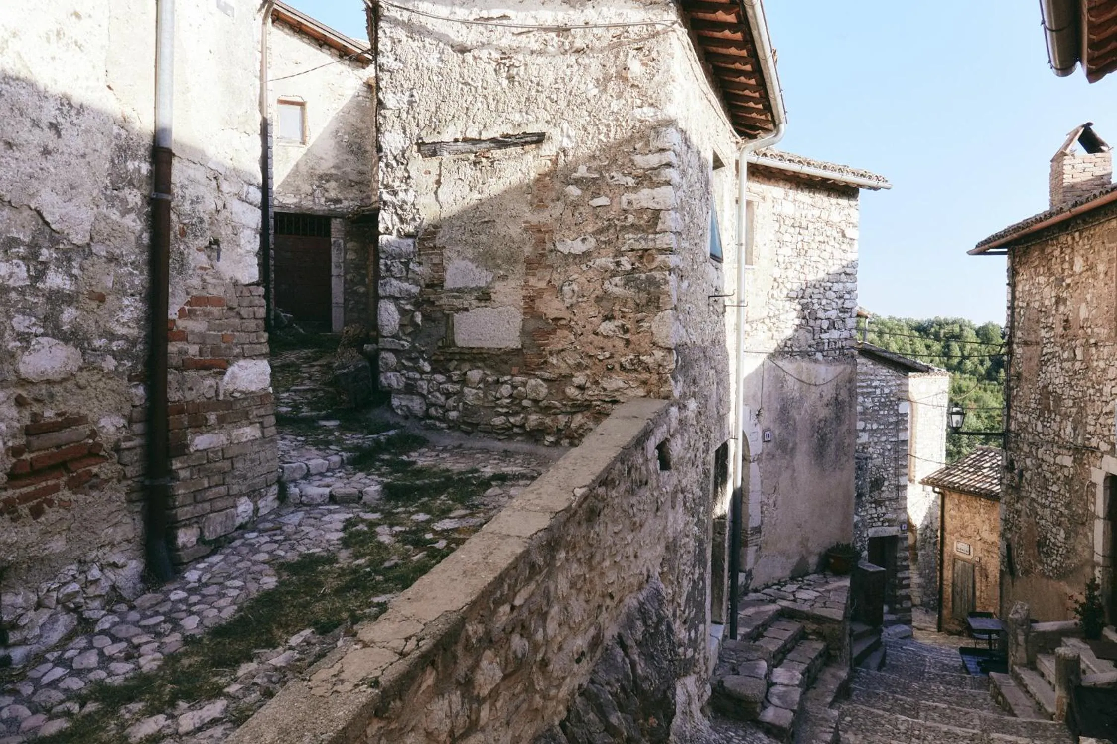 Text overlay in Albergo Diffuso Crispolti