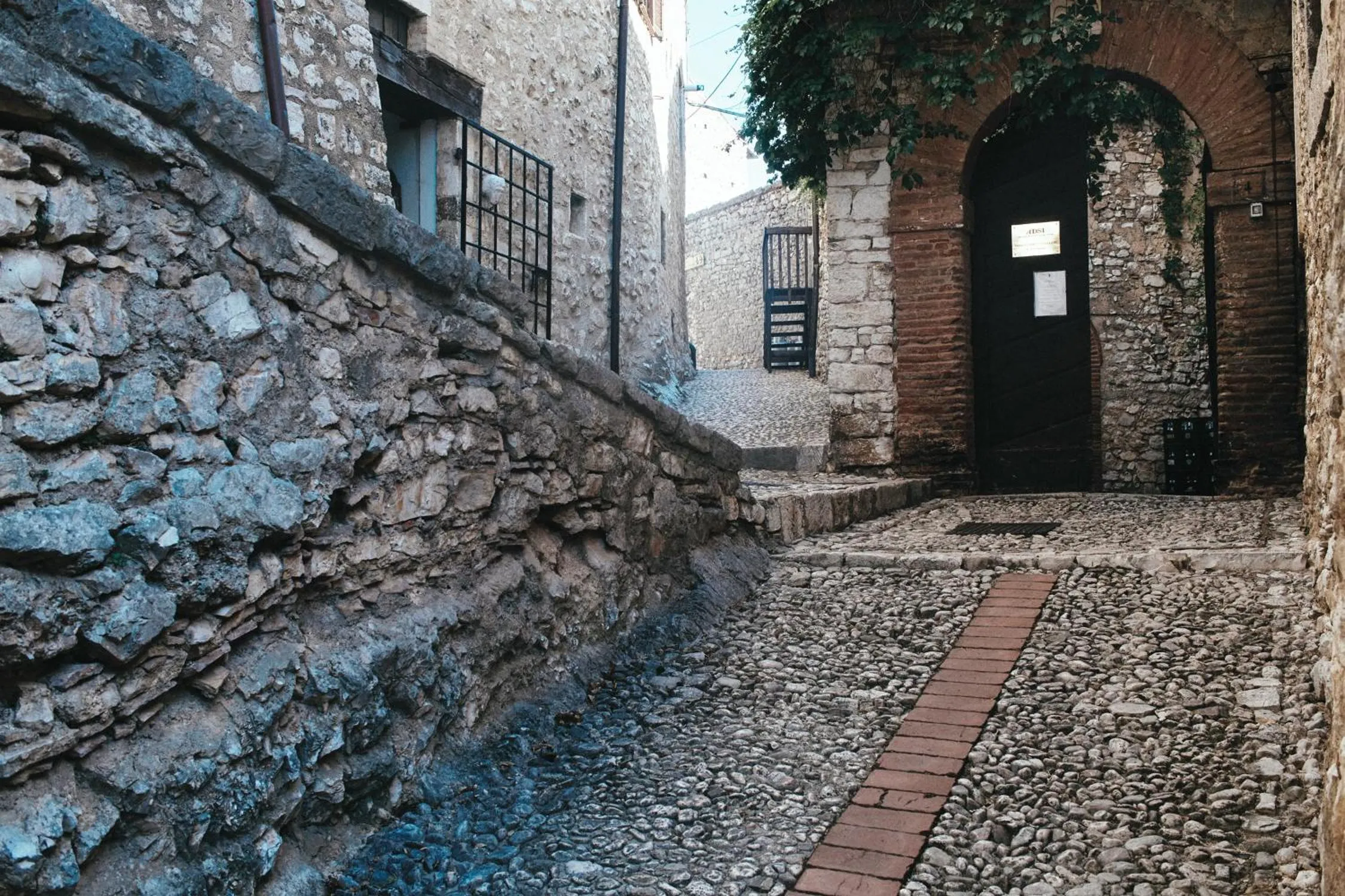 Text overlay in Albergo Diffuso Crispolti