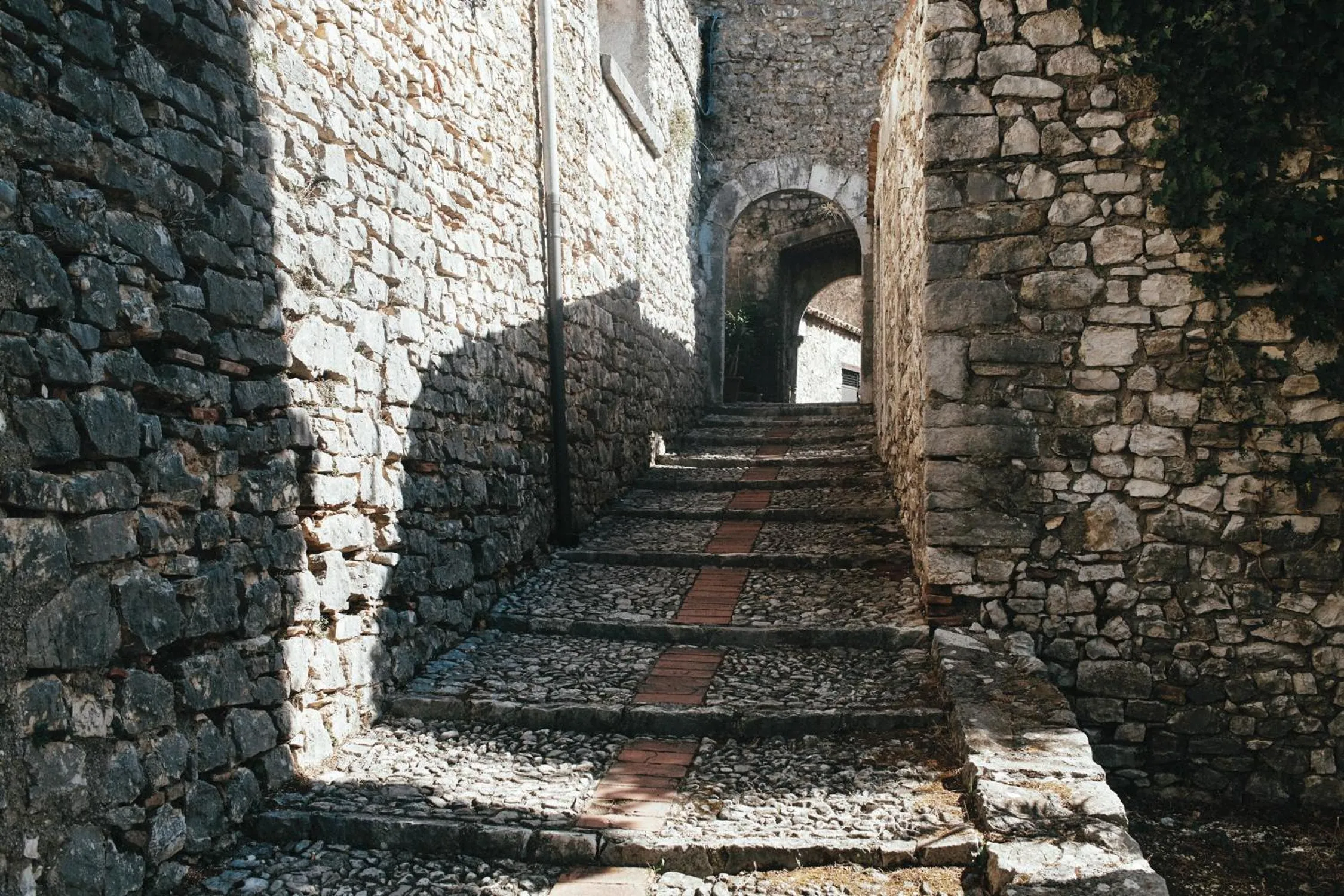 Text overlay in Albergo Diffuso Crispolti