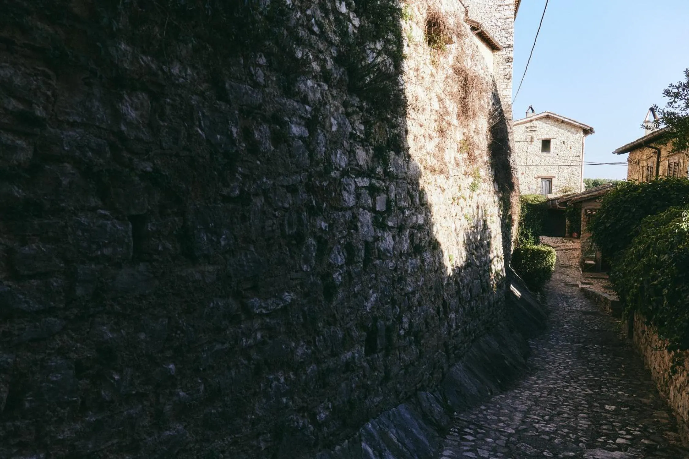 Text overlay in Albergo Diffuso Crispolti