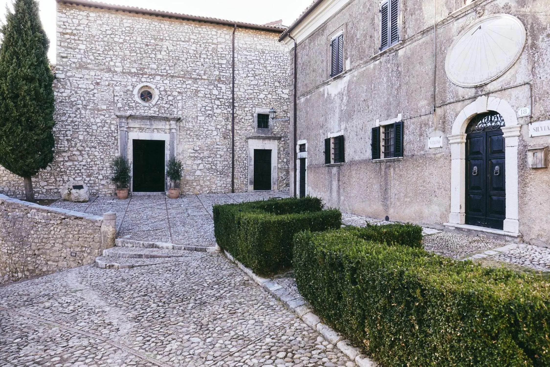 Text overlay in Albergo Diffuso Crispolti