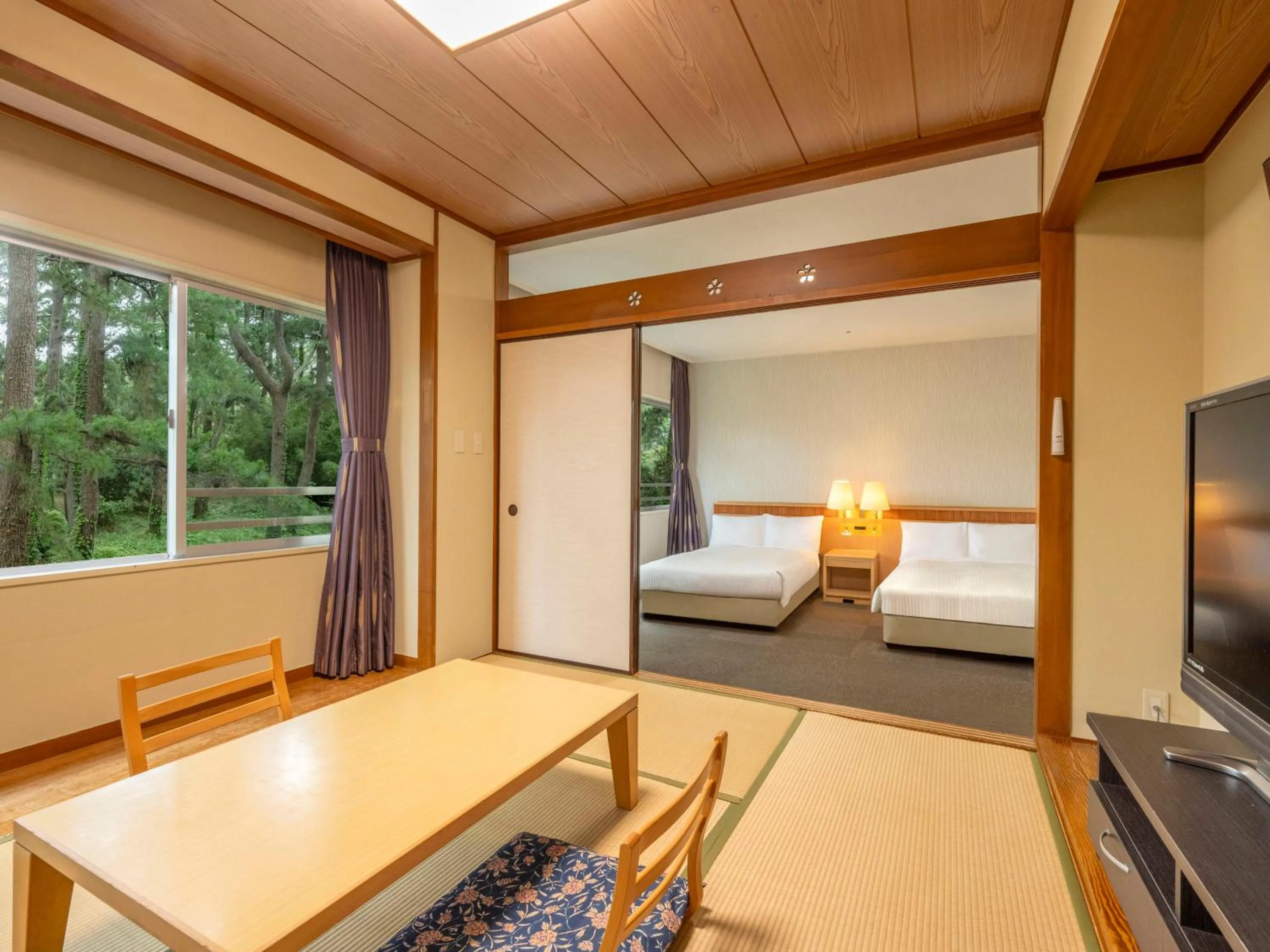 Photo of the whole room, Bed in KAMENOI HOTEL Kamogawa