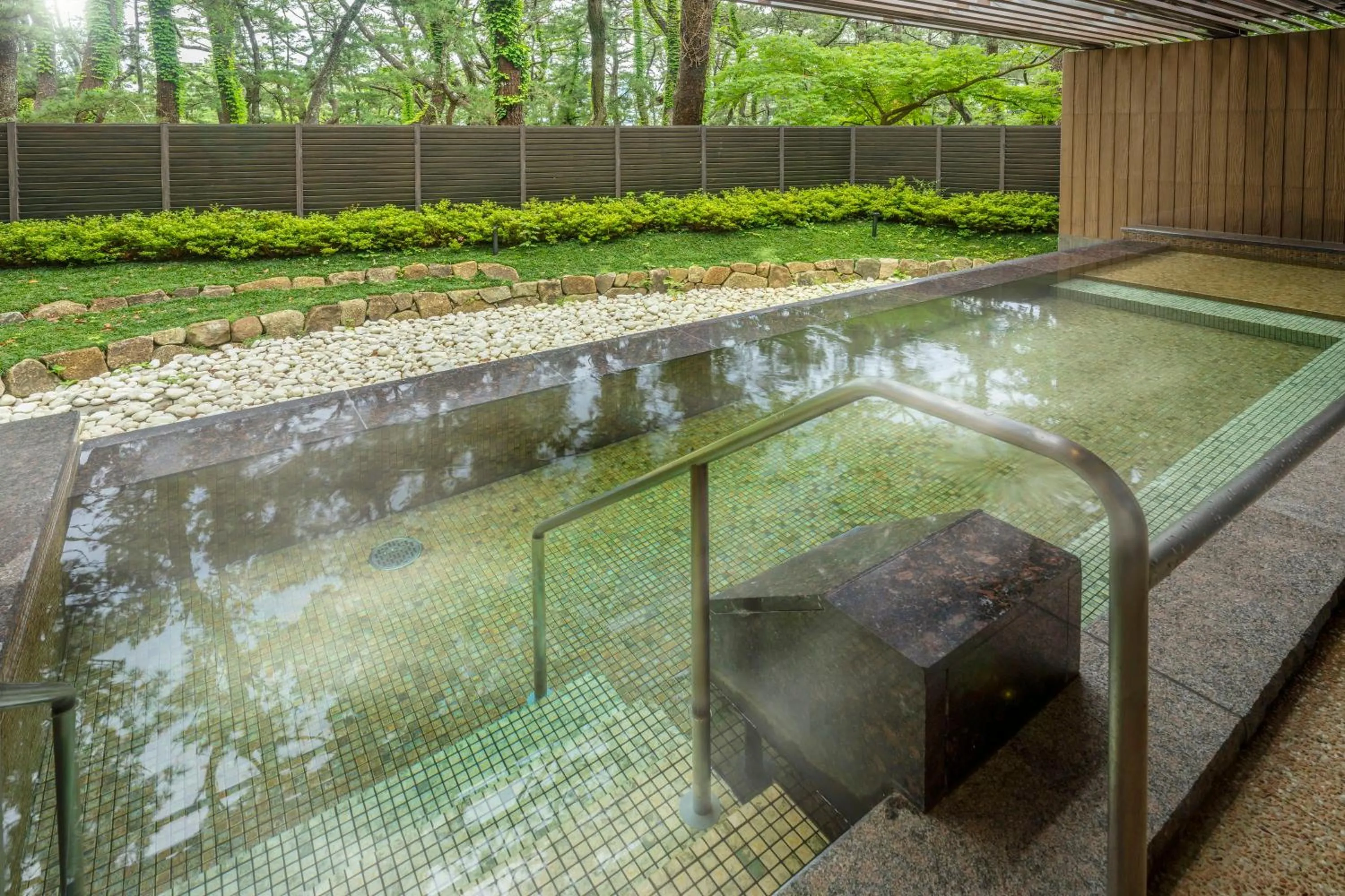 Open Air Bath in KAMENOI HOTEL Kamogawa