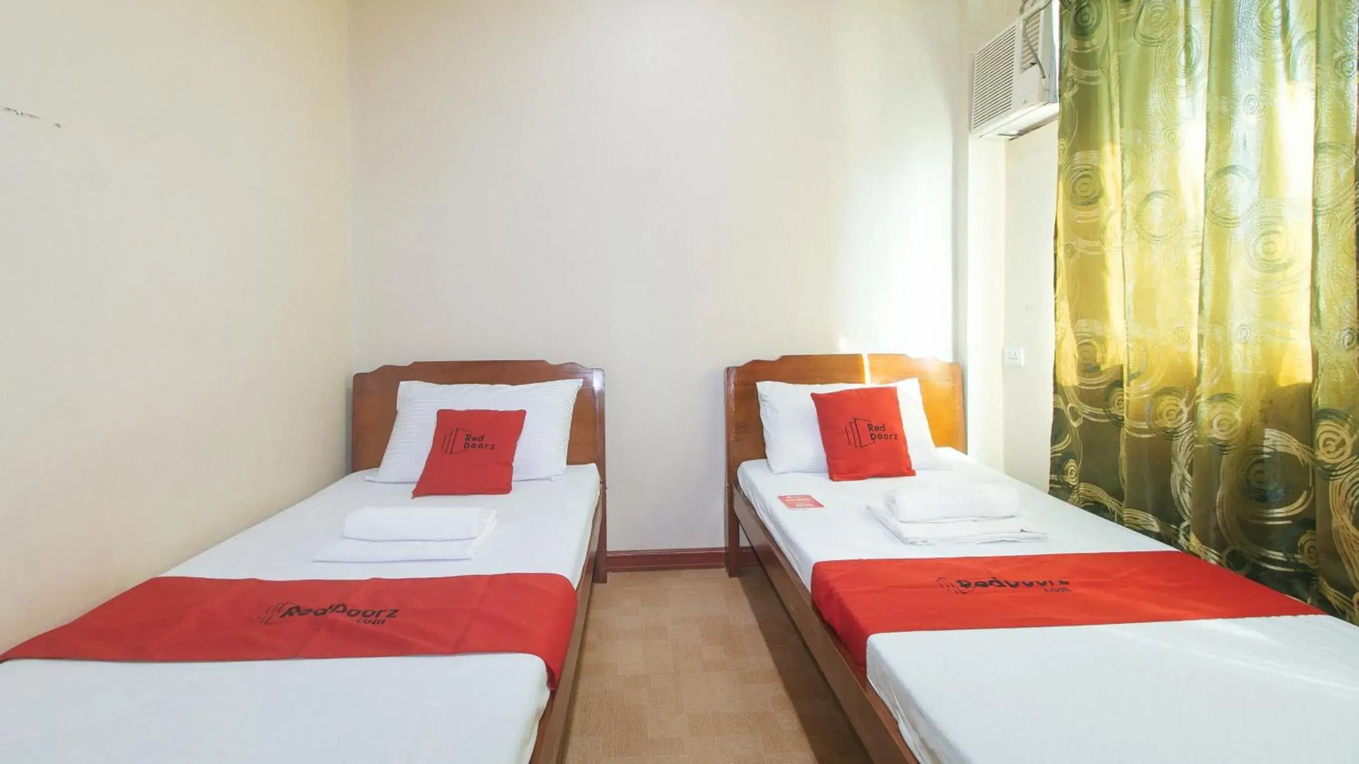 Bed in RedDoorz near Talisay District Hospital Bed in RedDoorz near Talisay District Hospital