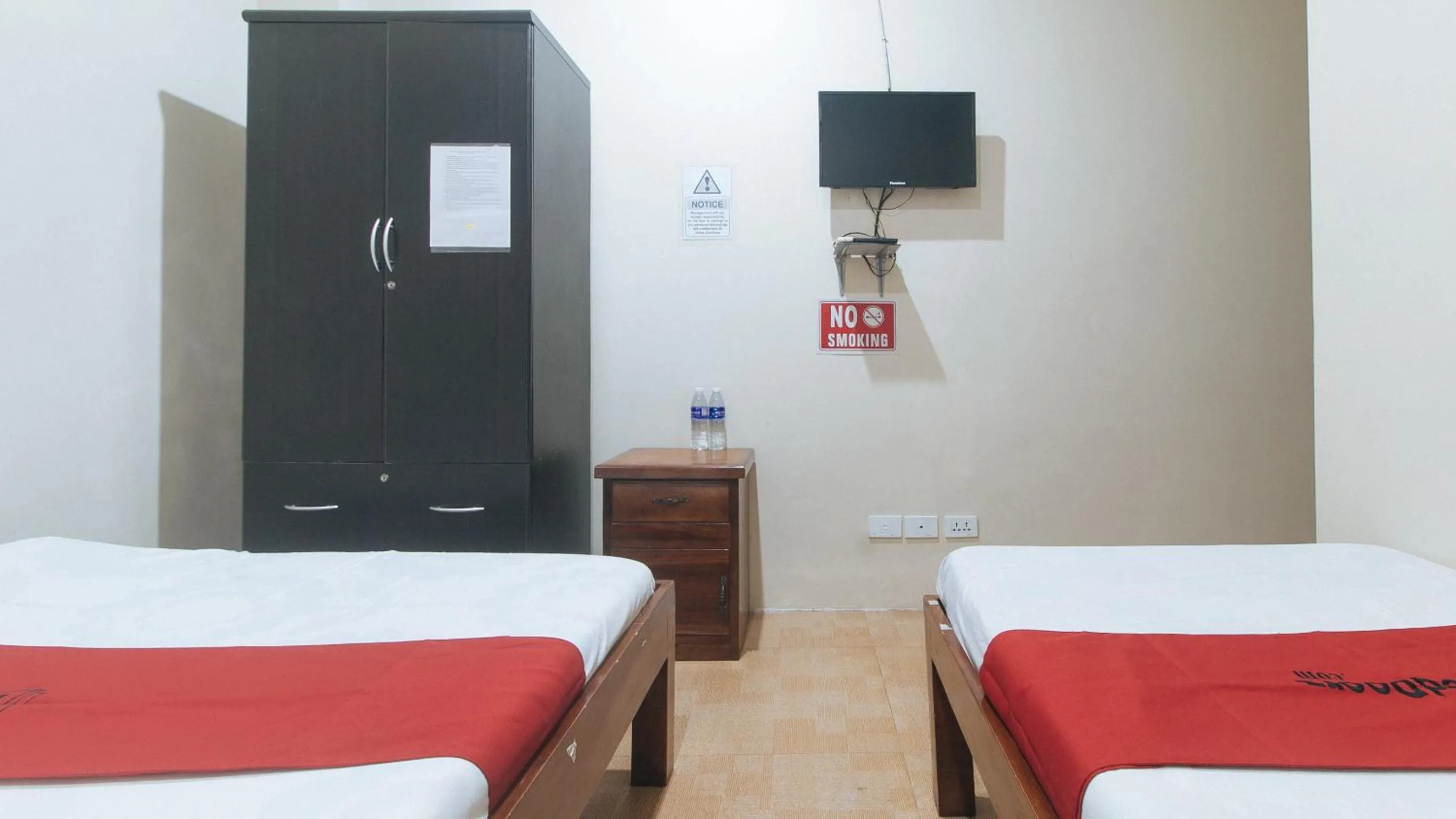 TV and multimedia, Bed in RedDoorz near Talisay District Hospital