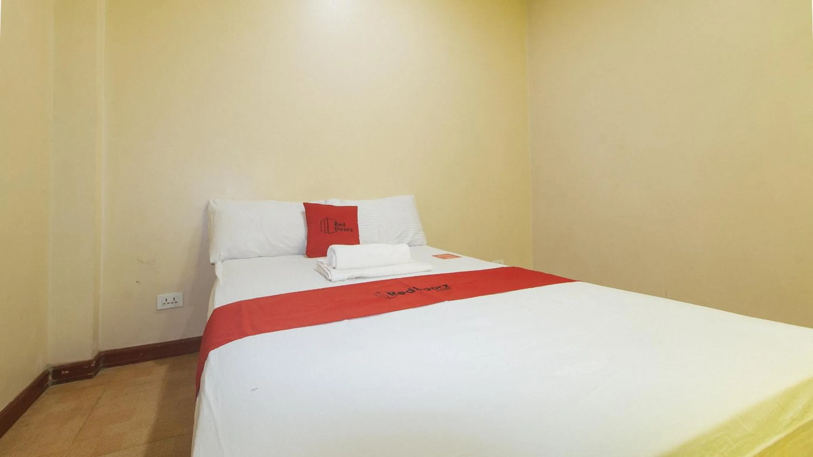 Bed in RedDoorz near Talisay District Hospital