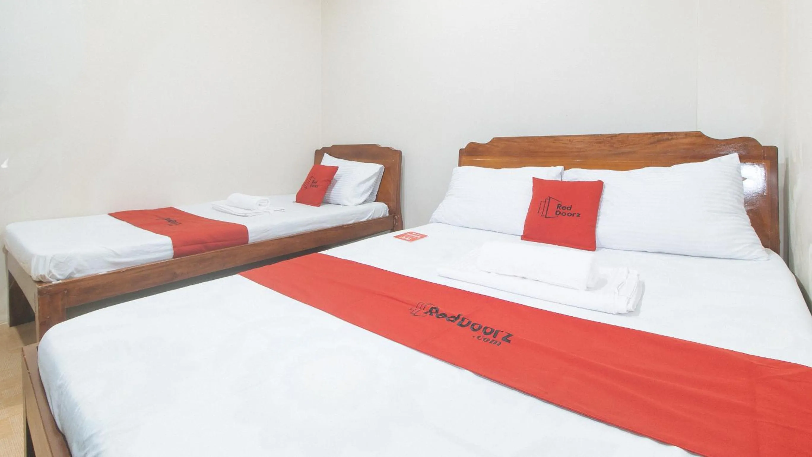 Bed in RedDoorz near Talisay District Hospital