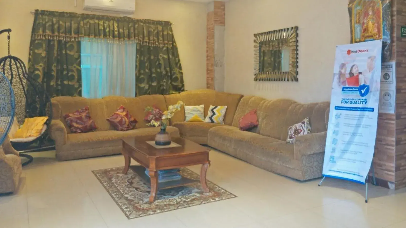 Living room in RedDoorz near Talisay District Hospital Living room in RedDoorz near Talisay District Hospital