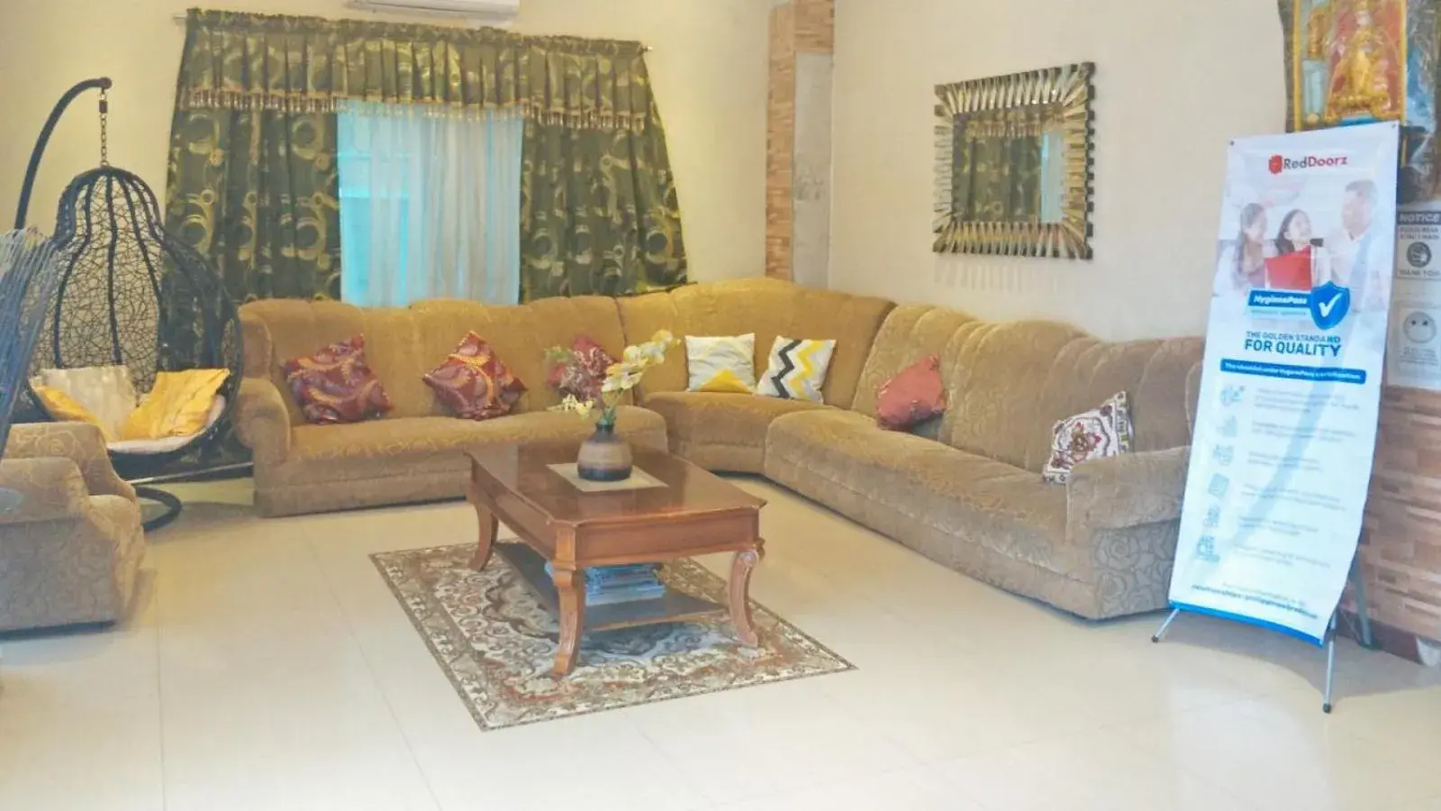 Living room in RedDoorz near Talisay District Hospital Living room in RedDoorz near Talisay District Hospital