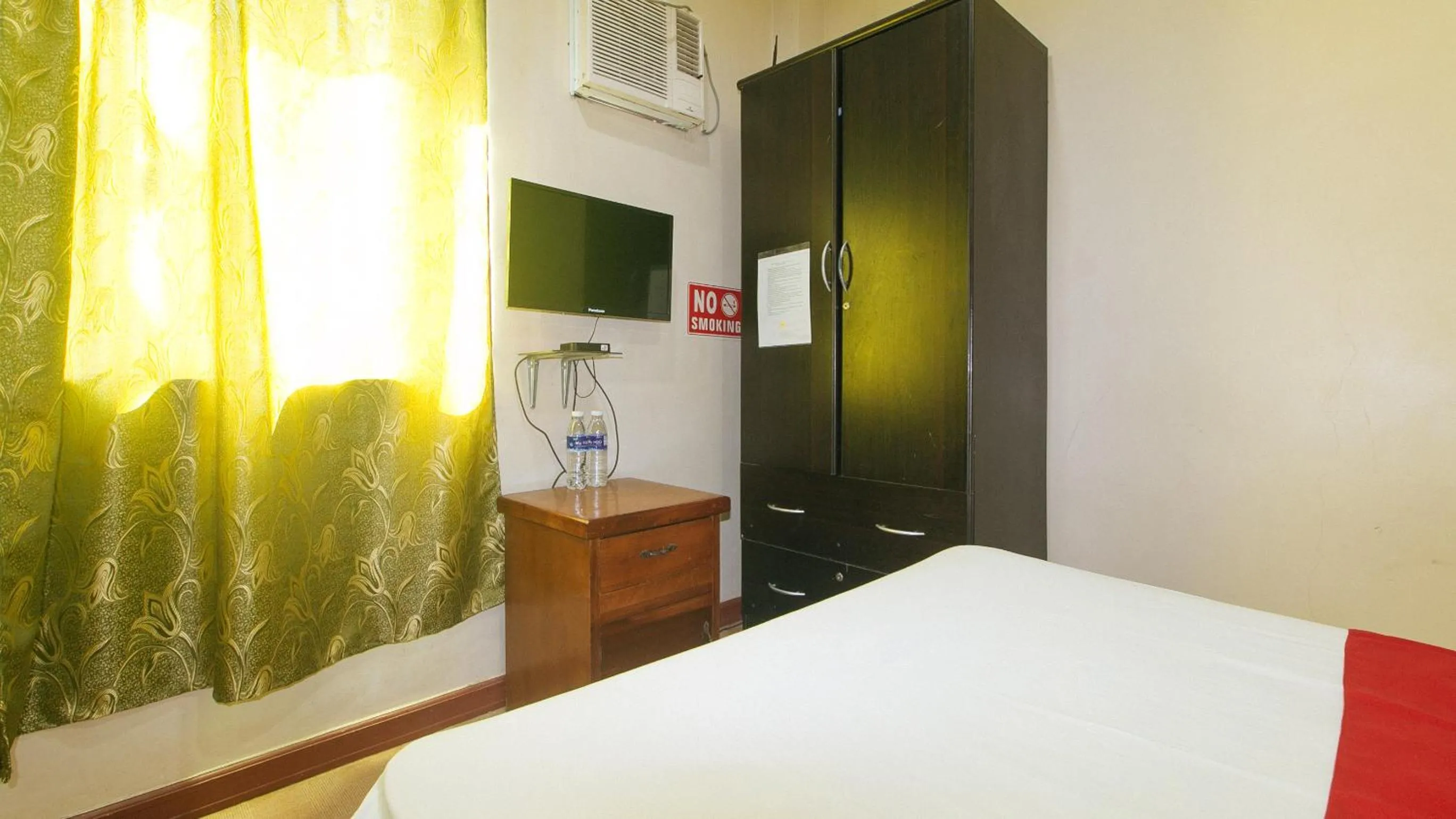 Photo of the whole room, Bed in RedDoorz near Talisay District Hospital