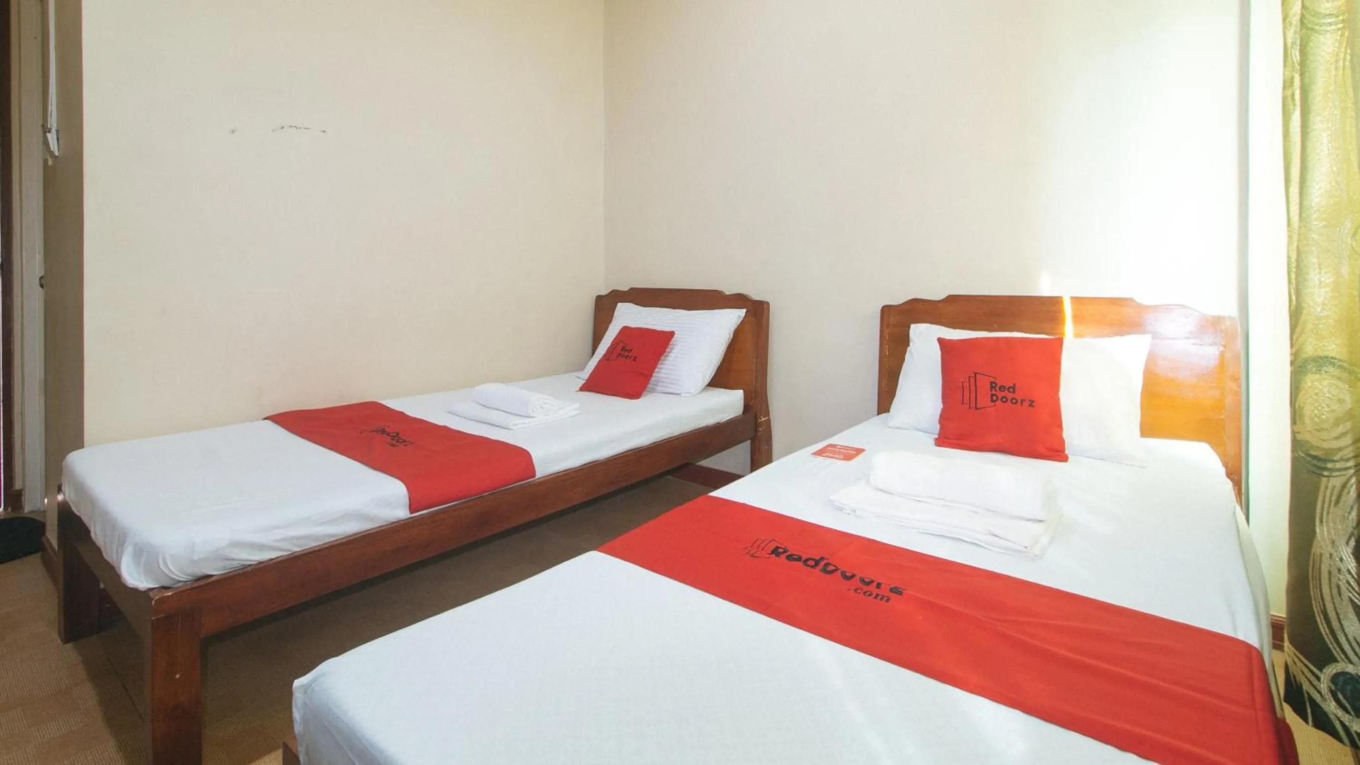 Photo of the whole room, Bed in RedDoorz near Talisay District Hospital