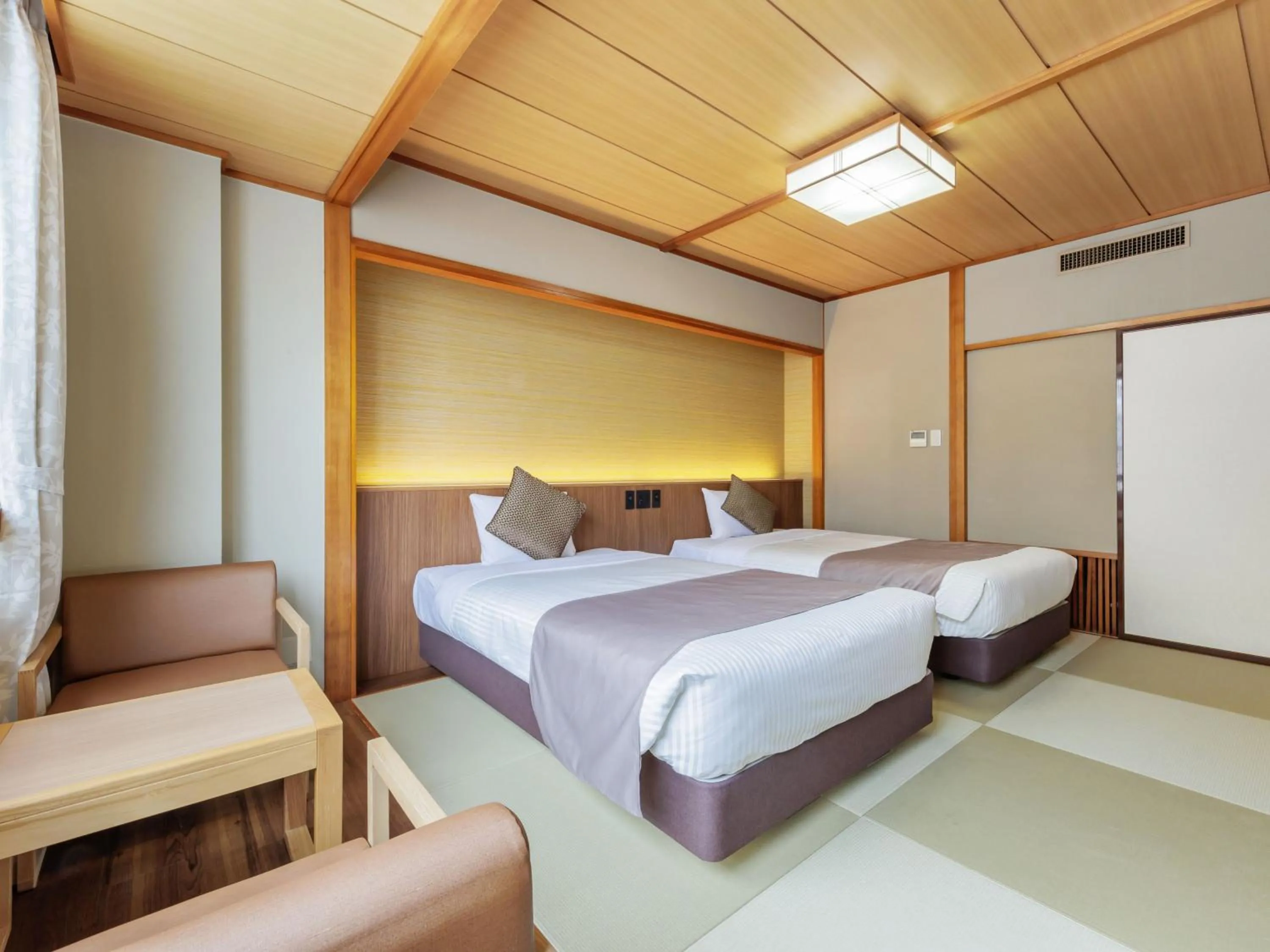 Photo of the whole room, Bed in KAMENOI HOTEL SHIOBARA Dog Friendly Hotel