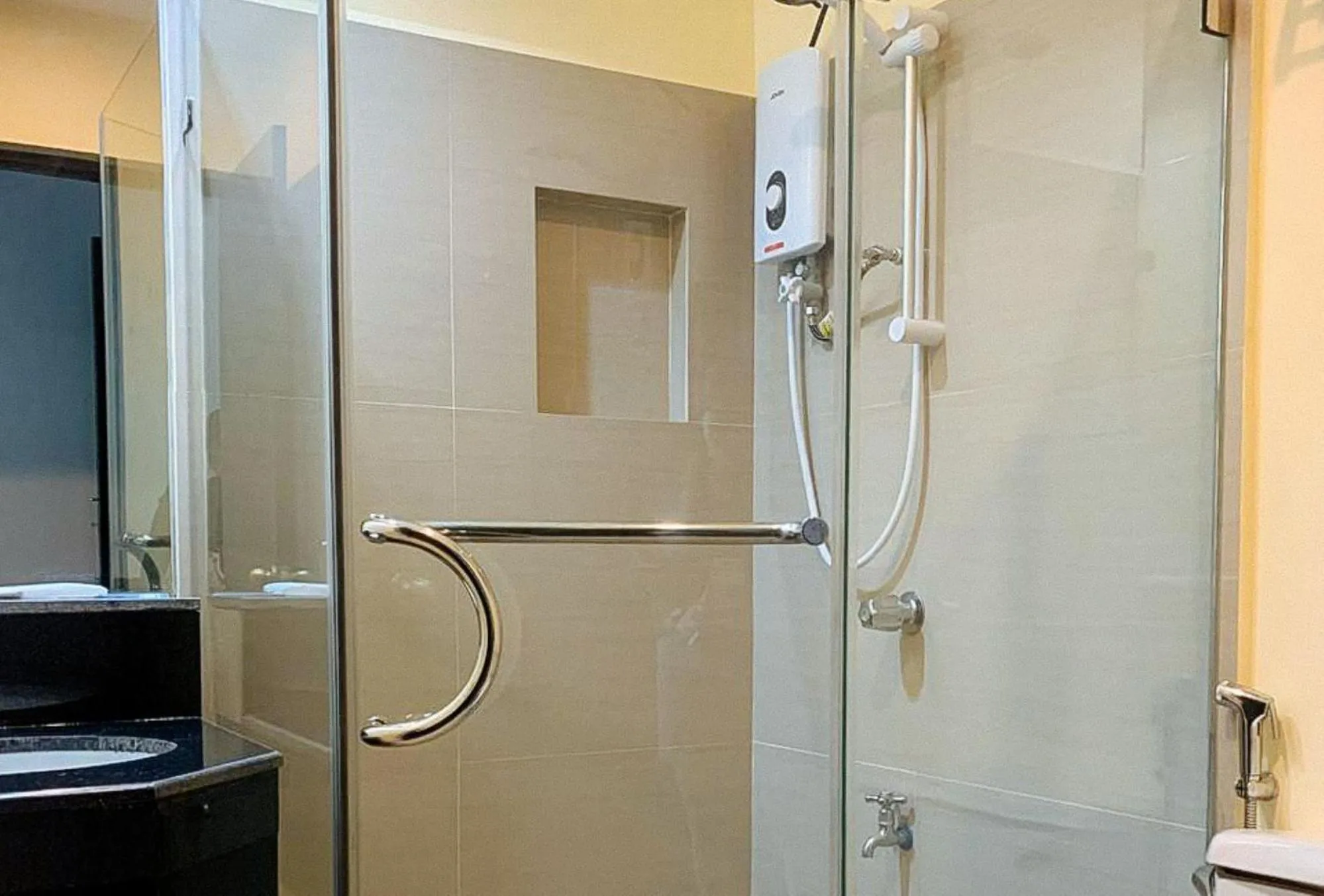 Shower in Check Inn Hotel Dumaguete City by RedDoorz