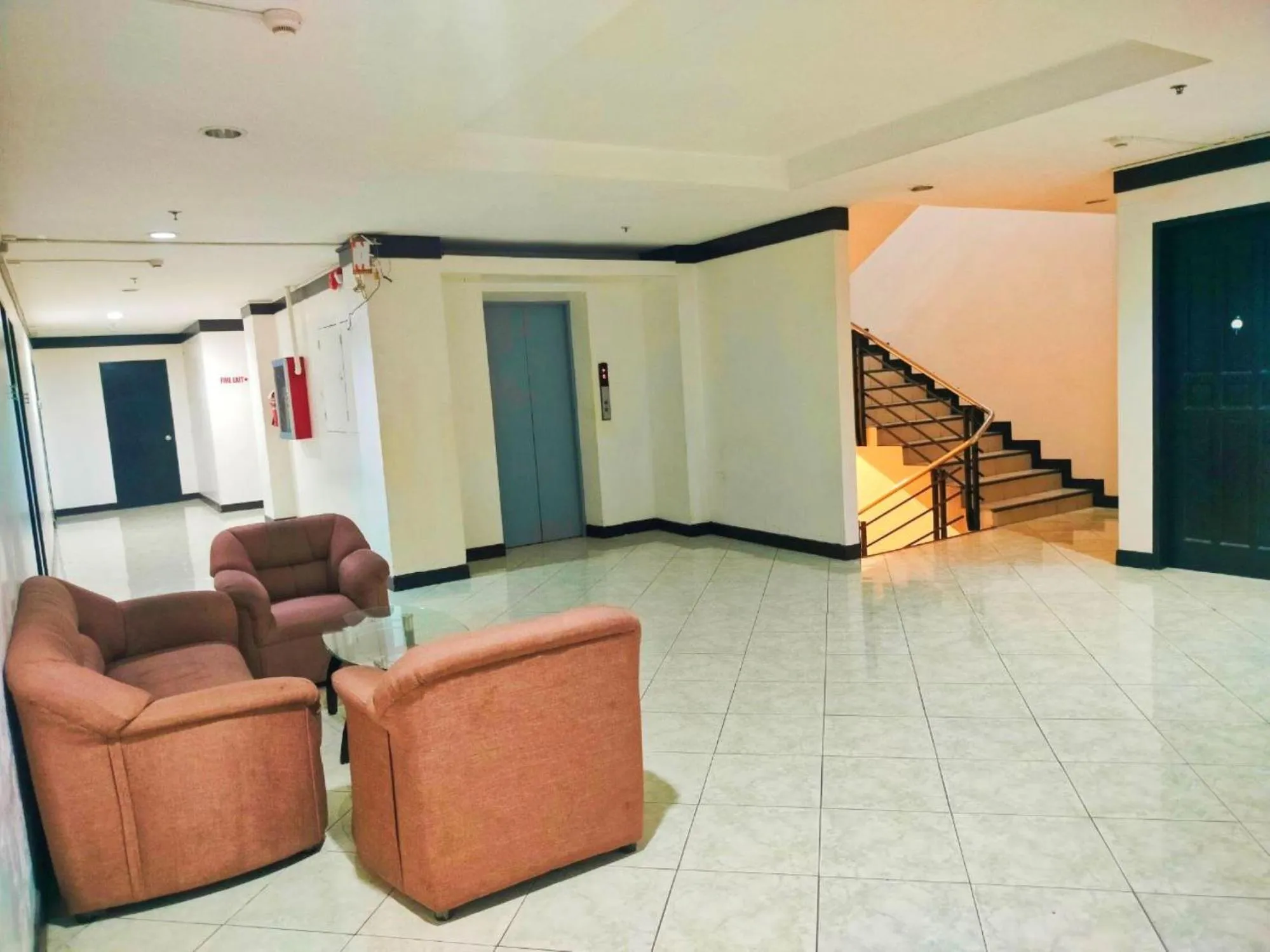 Lobby or reception in Check Inn Hotel Dumaguete City by RedDoorz