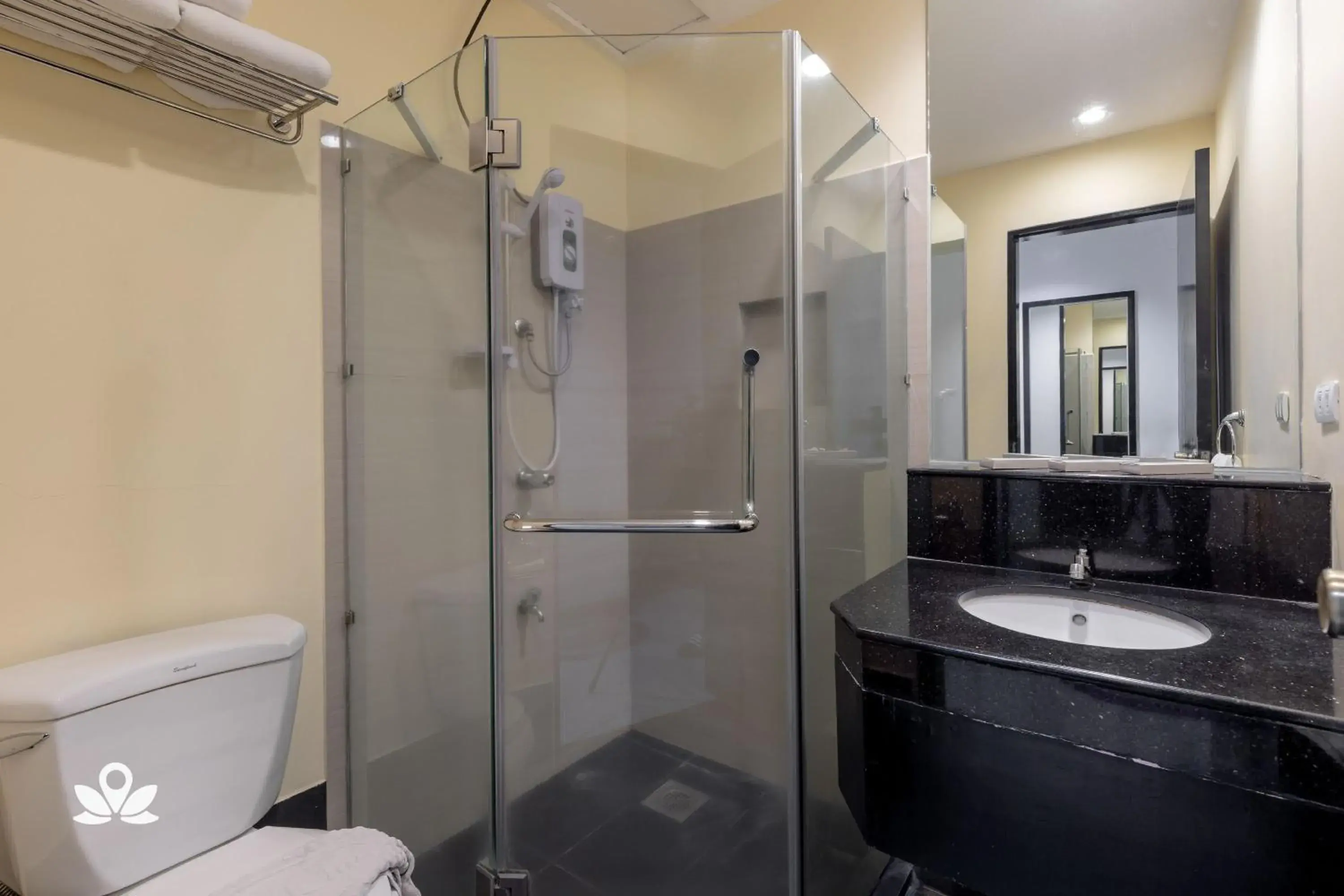 Junior Suite in Check Inn Hotel Dumaguete City by RedDoorz Junior Suite in Check Inn Hotel Dumaguete City by RedDoorz