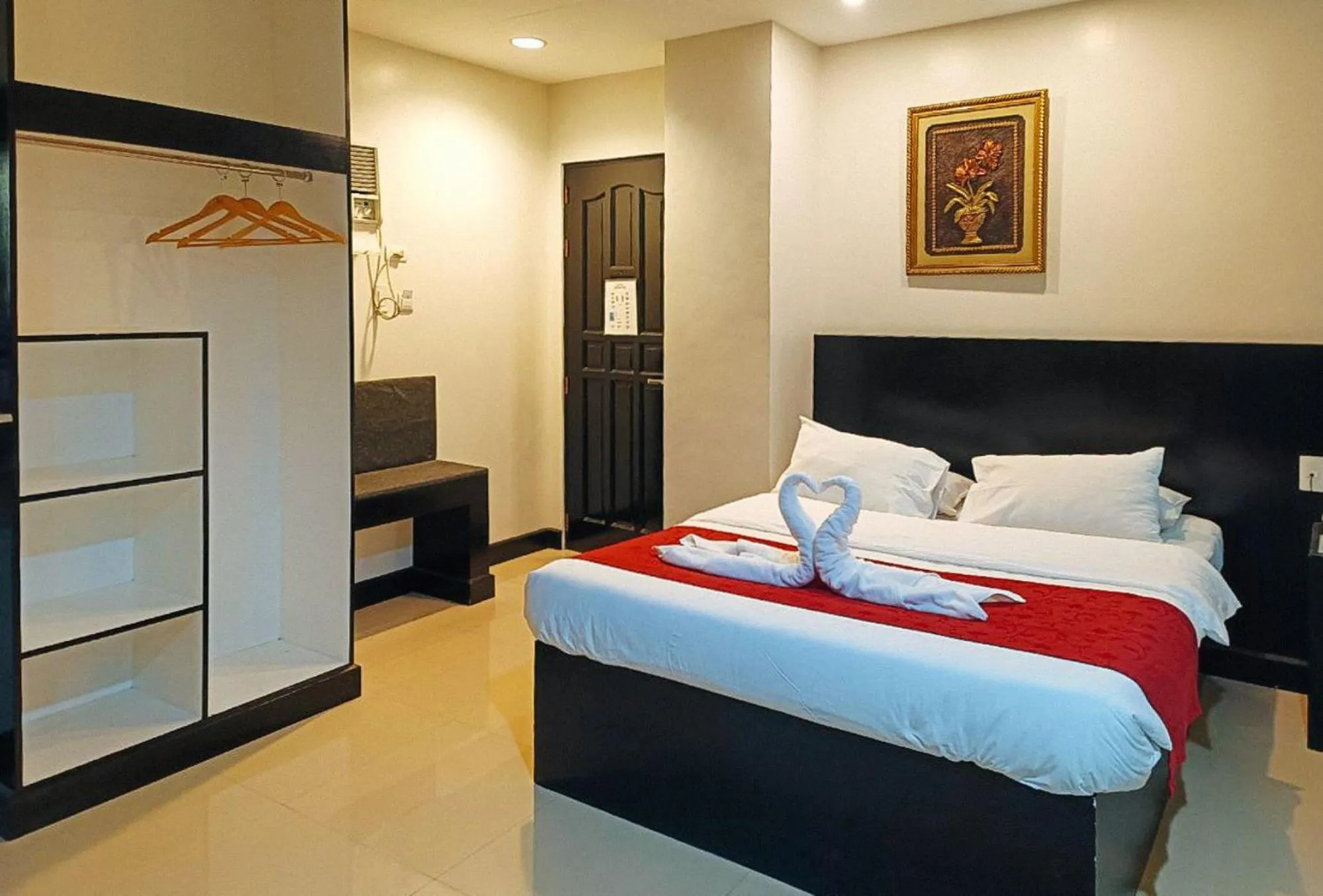 Bed in Check Inn Hotel Dumaguete City by RedDoorz