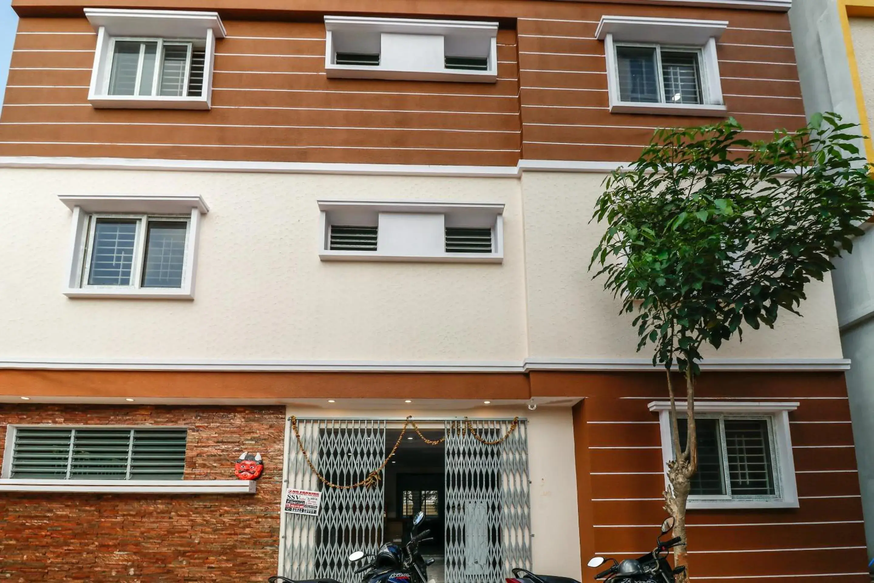 Facade/entrance in Capital O N R Residency Facade/entrance in Capital O N R Residency