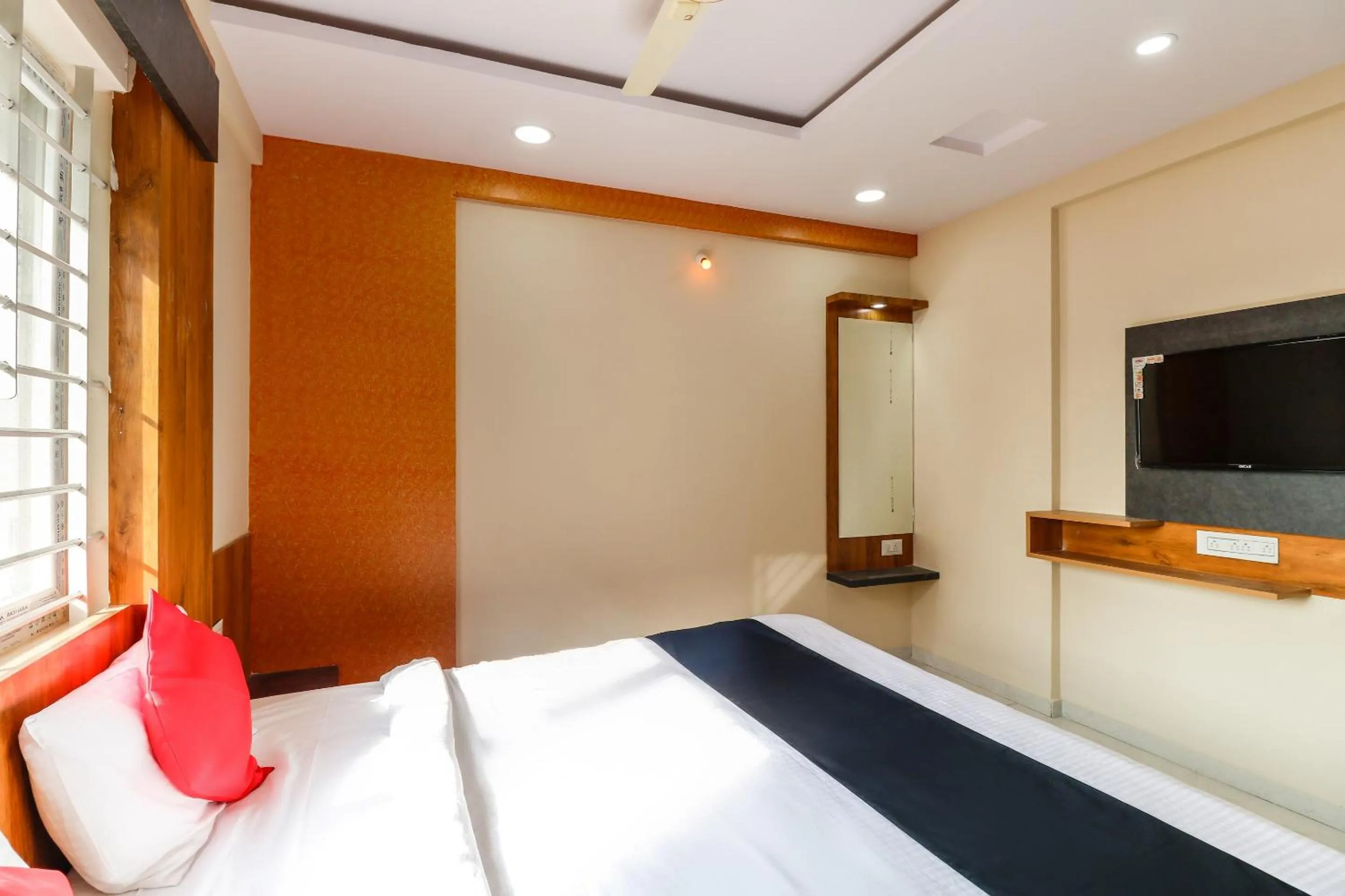 Bedroom, Bed in Capital O N R Residency